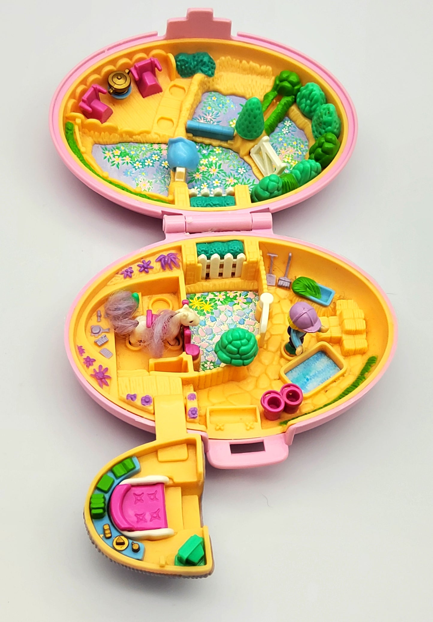 Polly pocket Shetland pony stables 100% complete