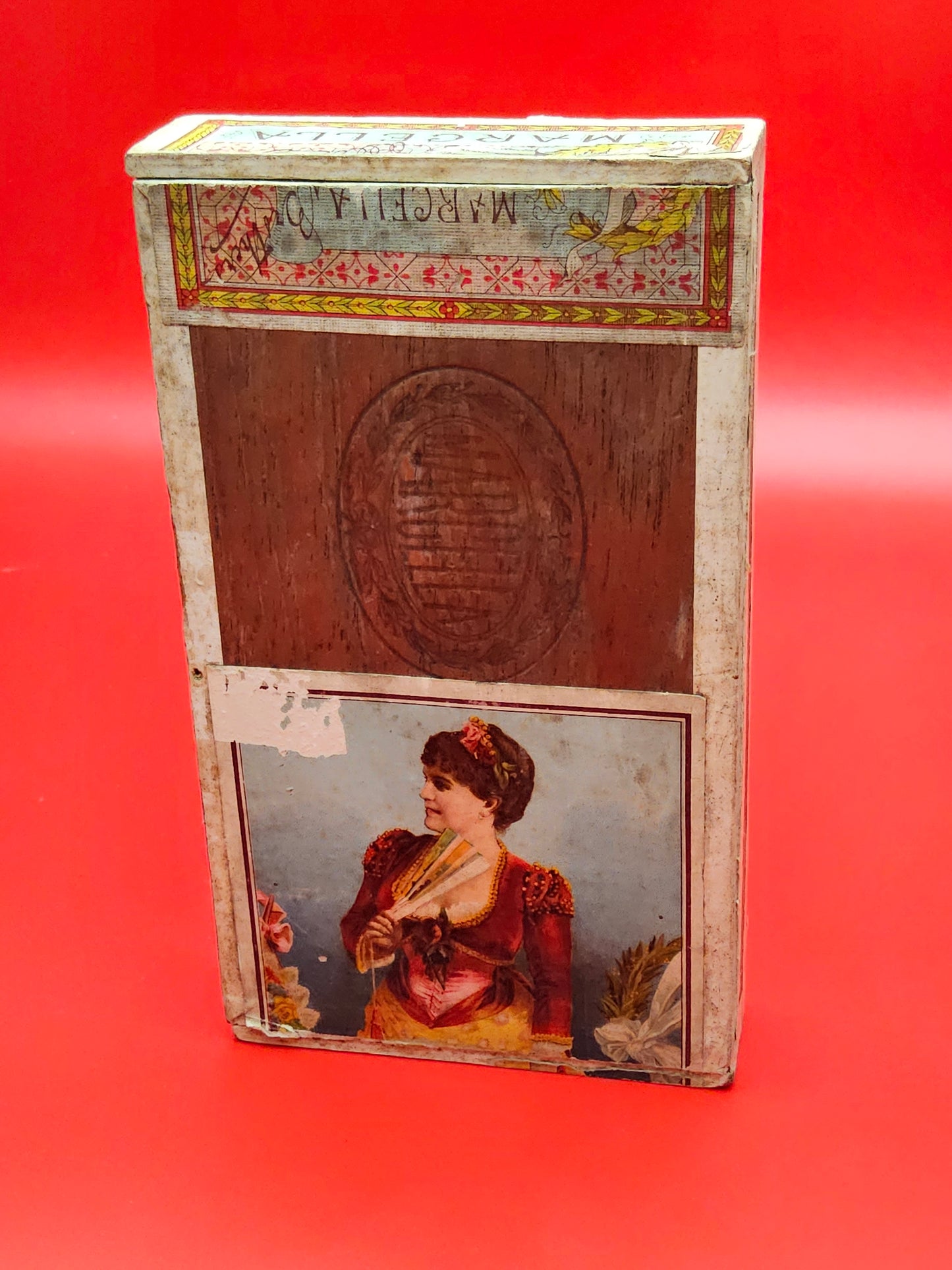 Cigar box with advertising puzzle