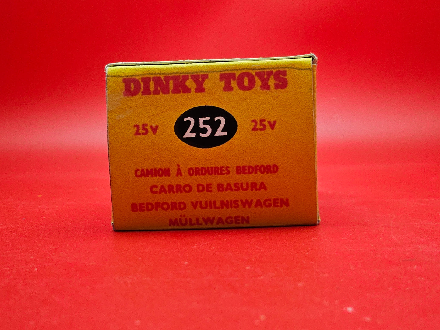 Dinky #252 bedford refuse wagon with original box
