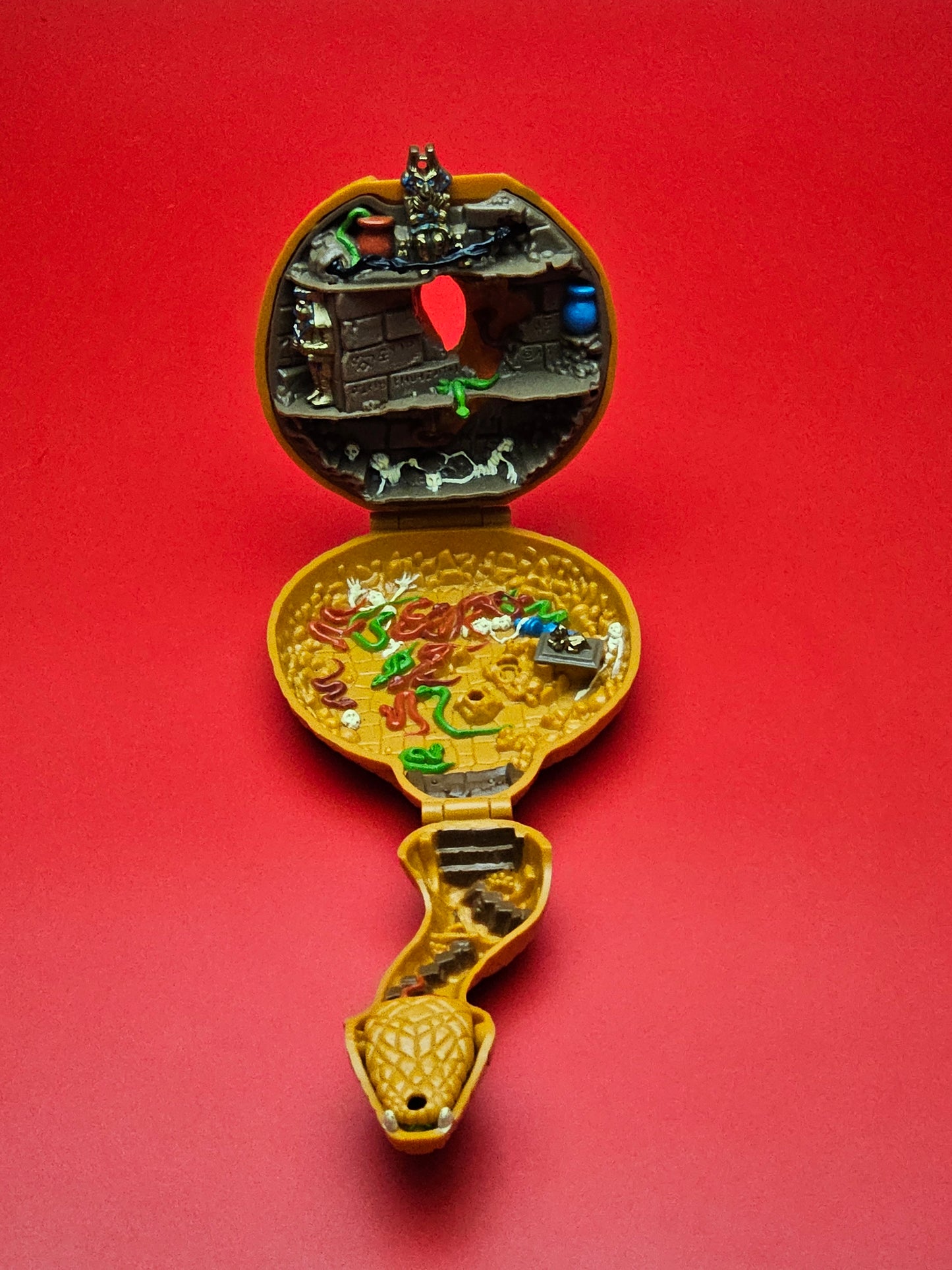 Mighty Max venom palace compact 100% complete