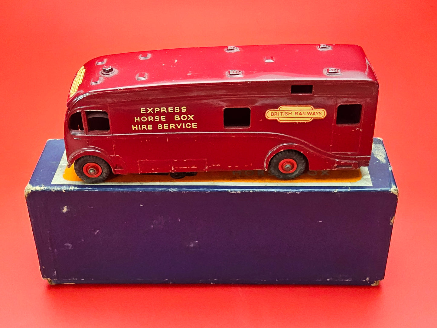 Dinky #581 horse box with original box
