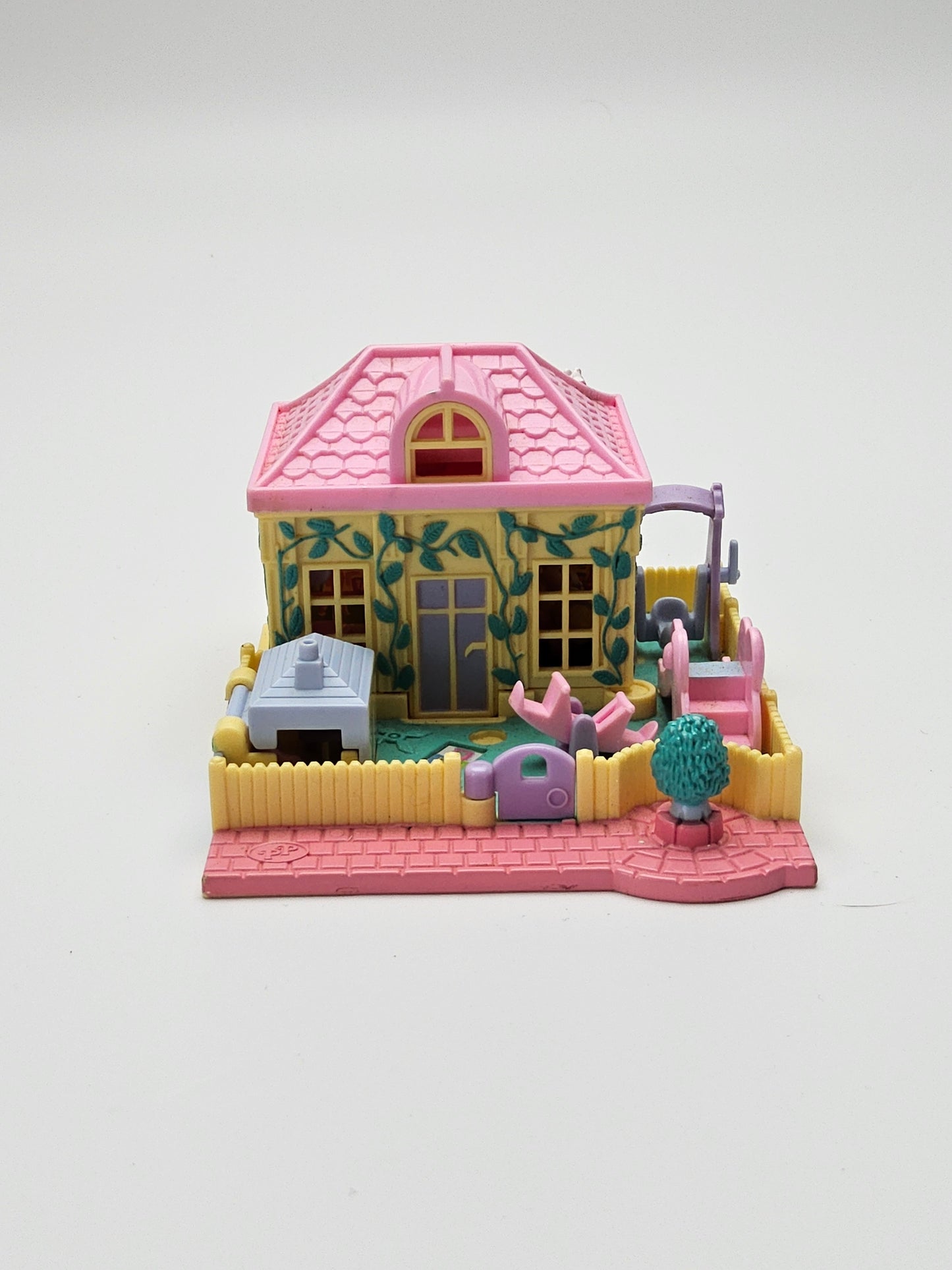 Polly pocket Pollyville nursery 100% complete