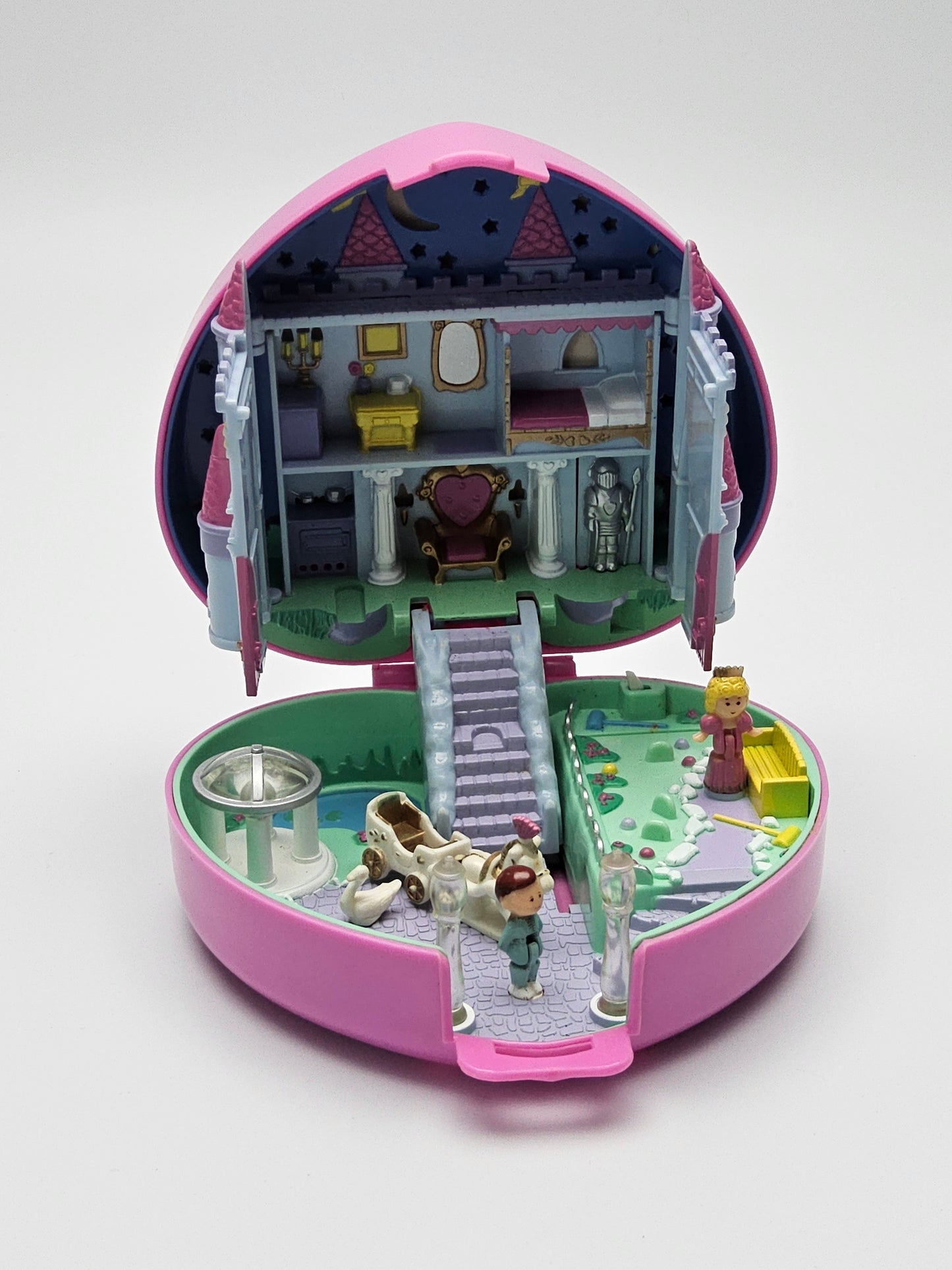 Polly pocket star light castle 100% complete (lights not working)