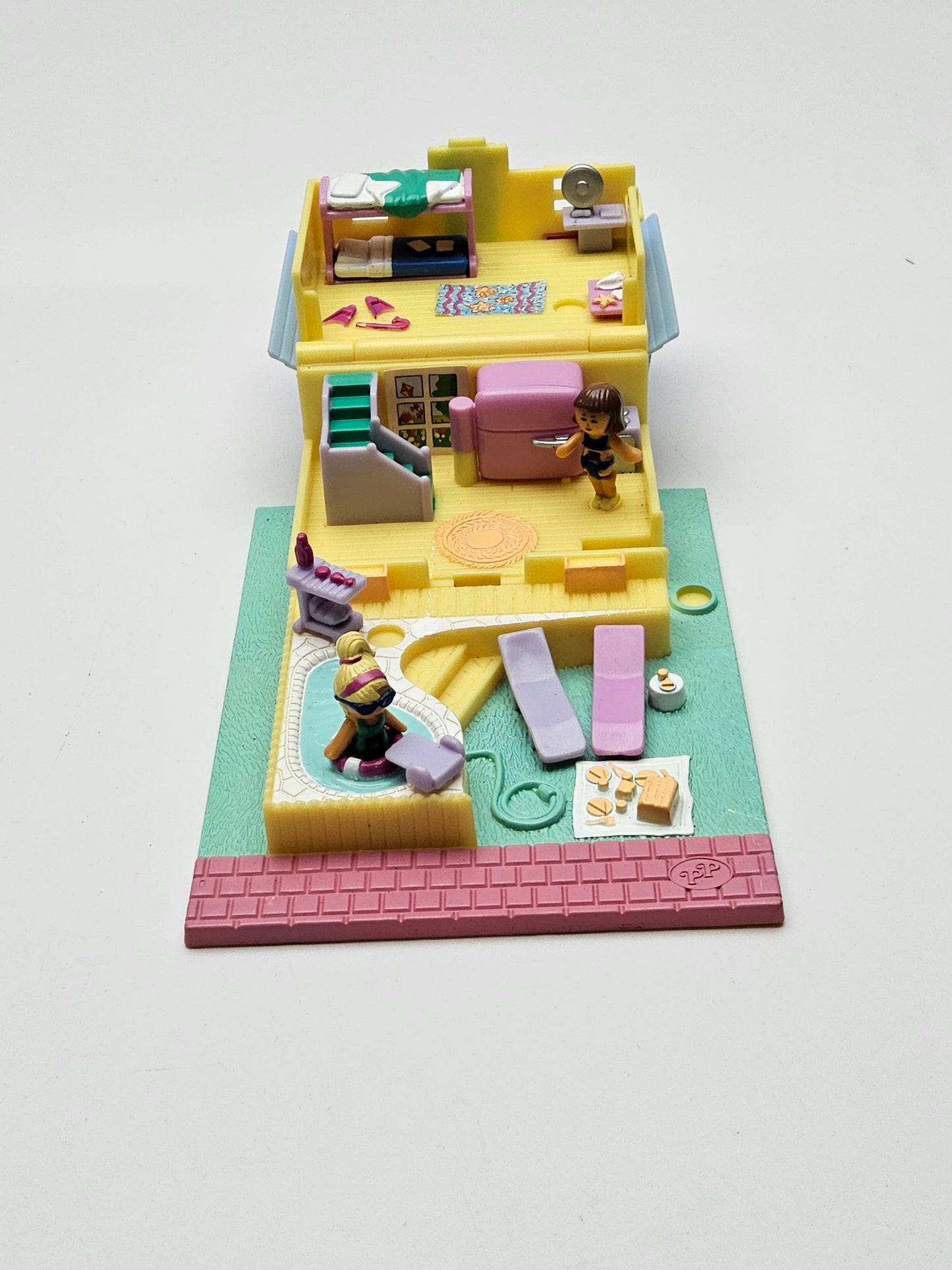 Polly pocket summer house 100% complete