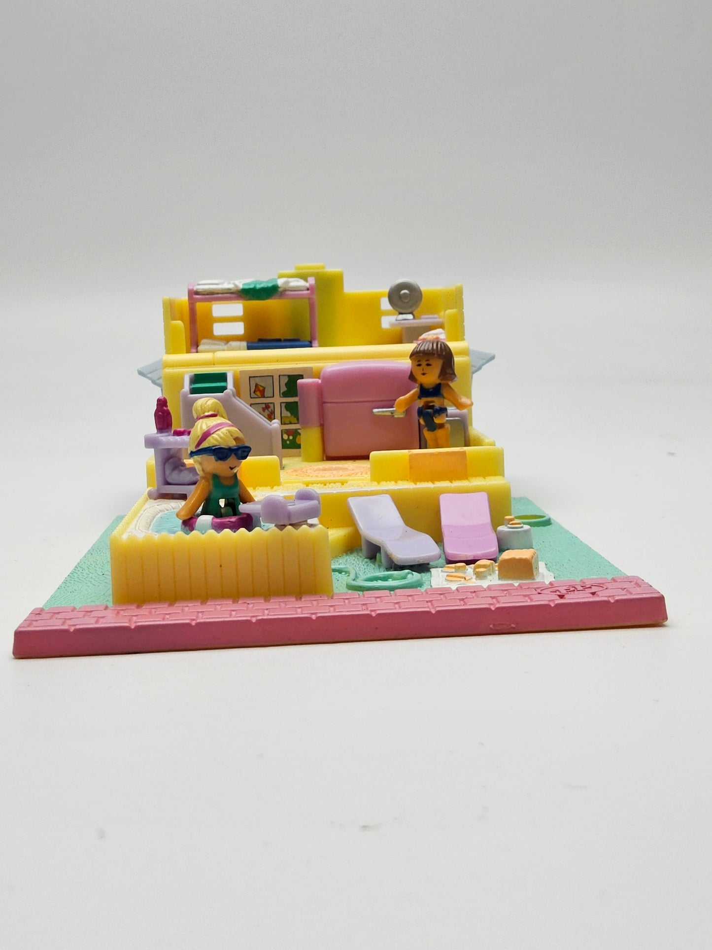 Polly pocket summer house 100% complete