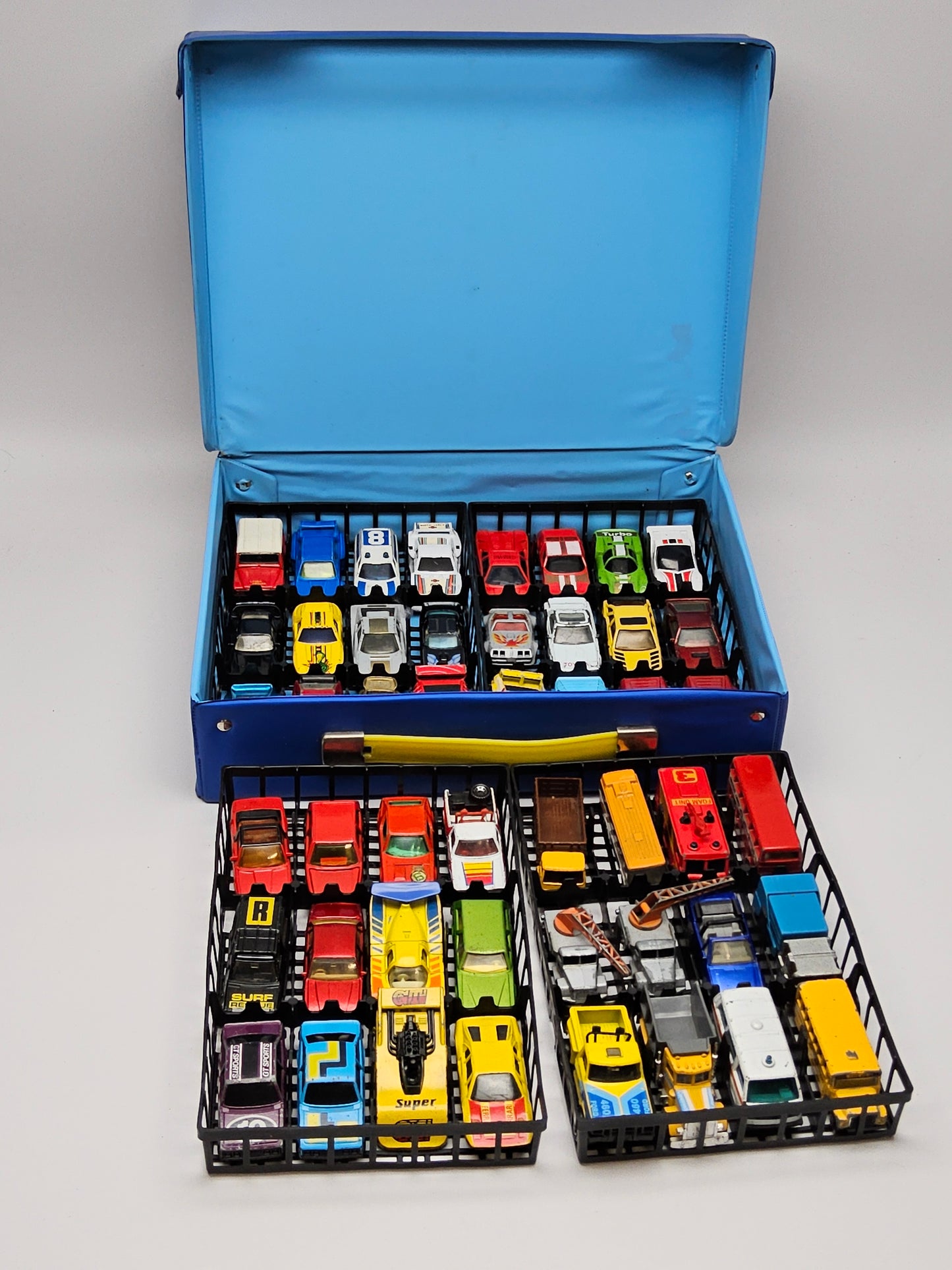 Matchbox carry case with cars