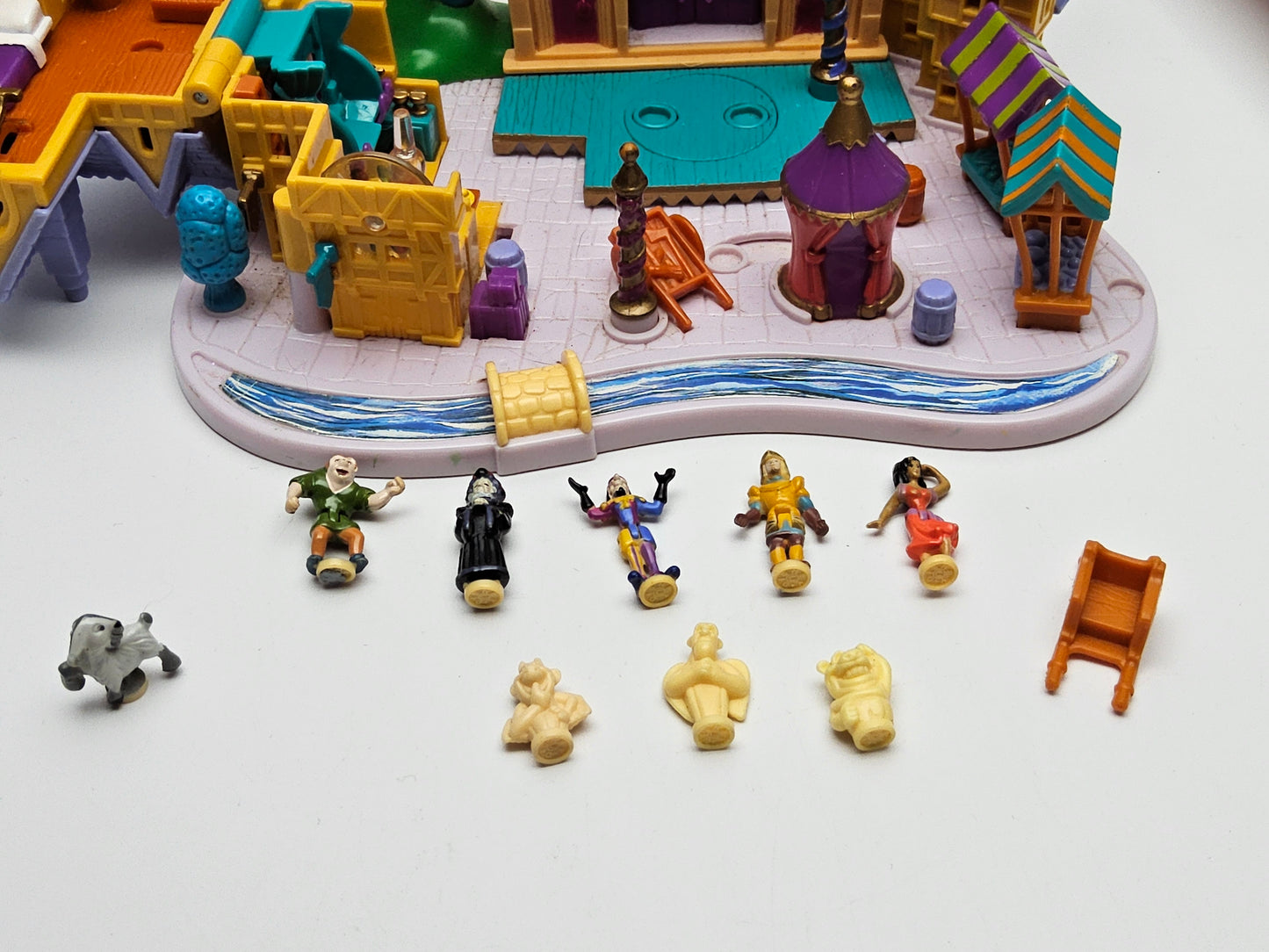 Polly pocket hunchback of Notredame 100% complete (lights working)