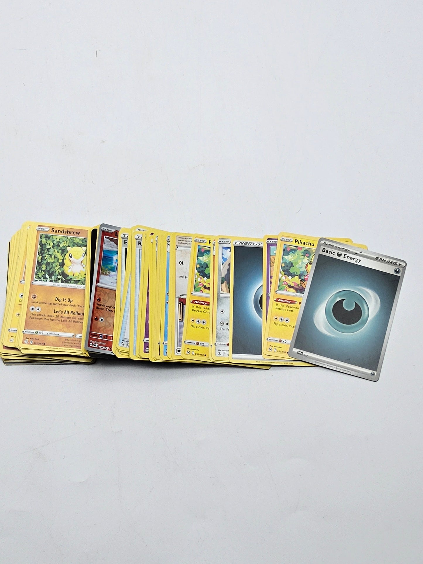 Pokemon card bundle (approximately 100 cards)