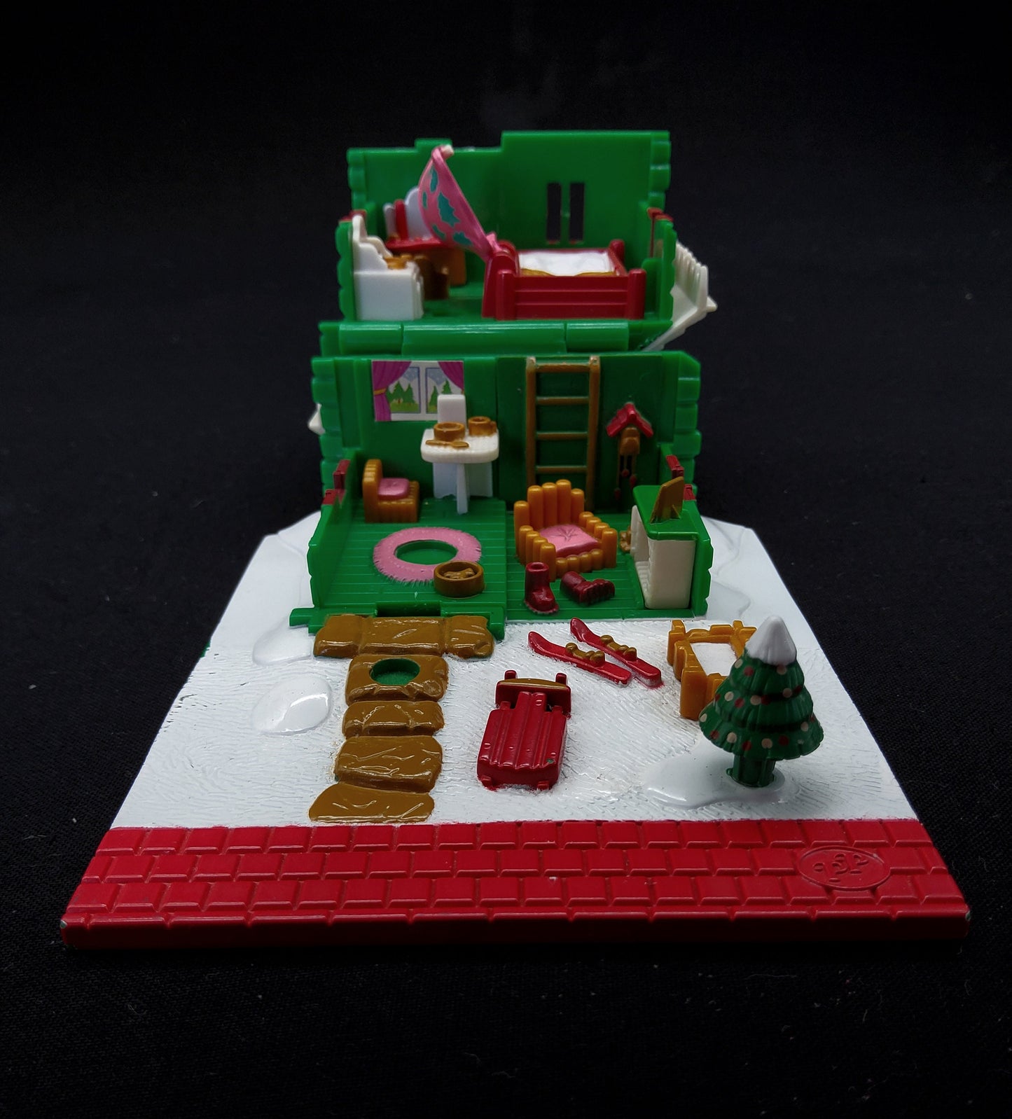 RARE Polly pocket alpine chalet 100% complete