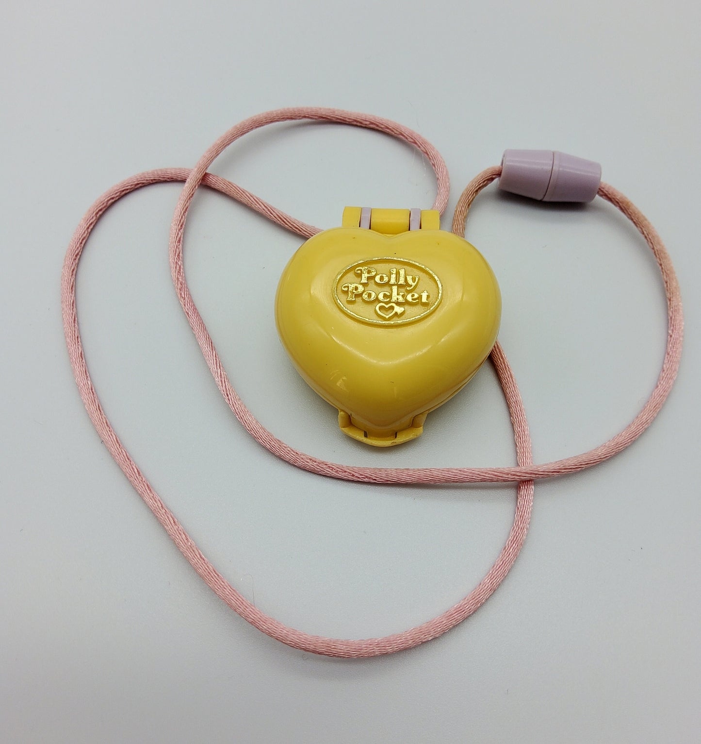 Polly pocket bedroom locket 100% complete