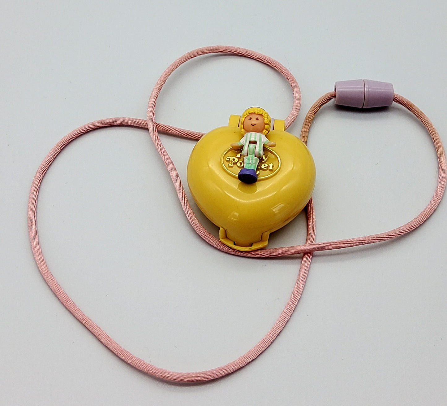 Polly pocket bedroom locket 100% complete