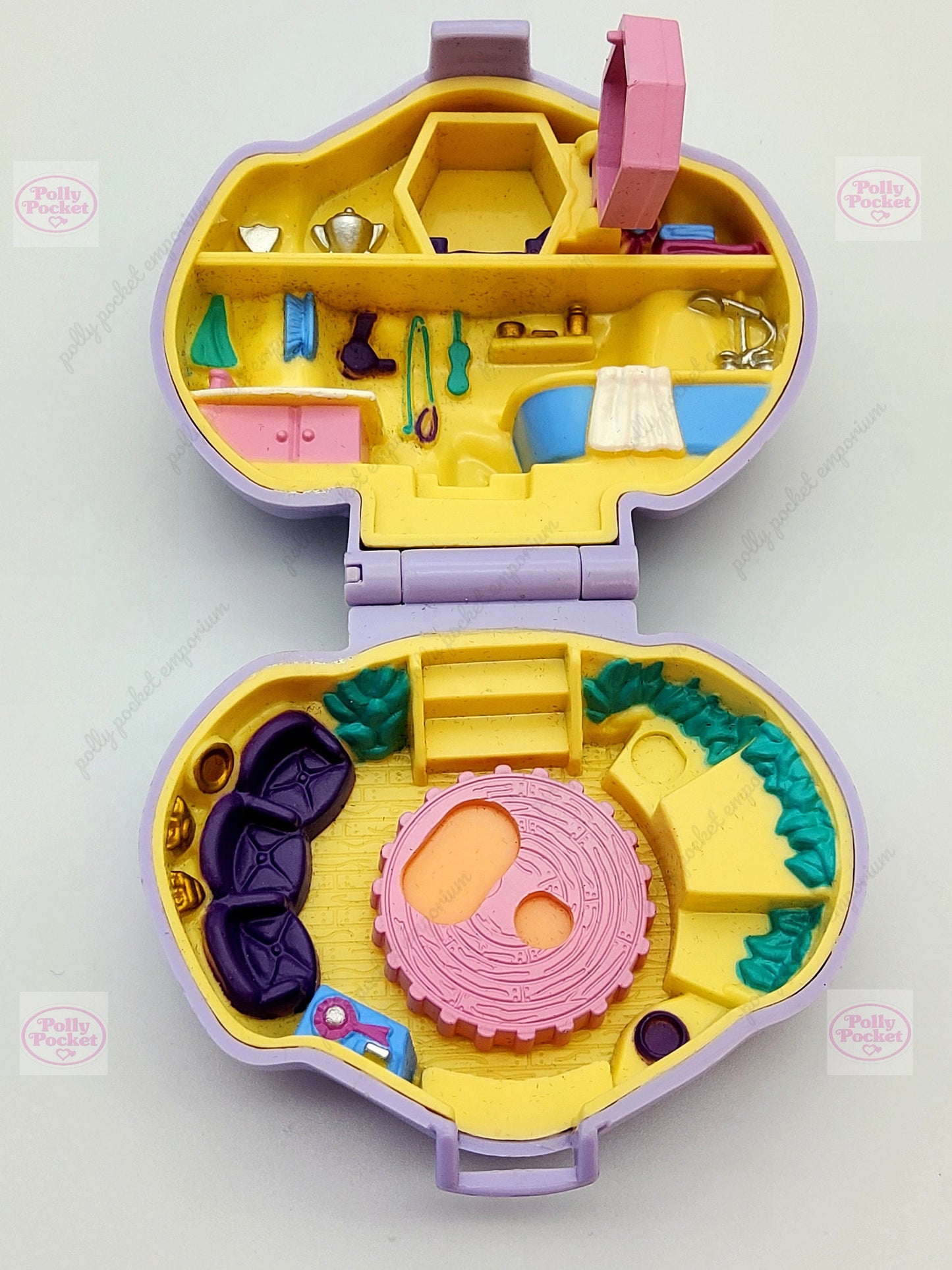 Polly pocket dazzling dog show 100% complete with original packaging
