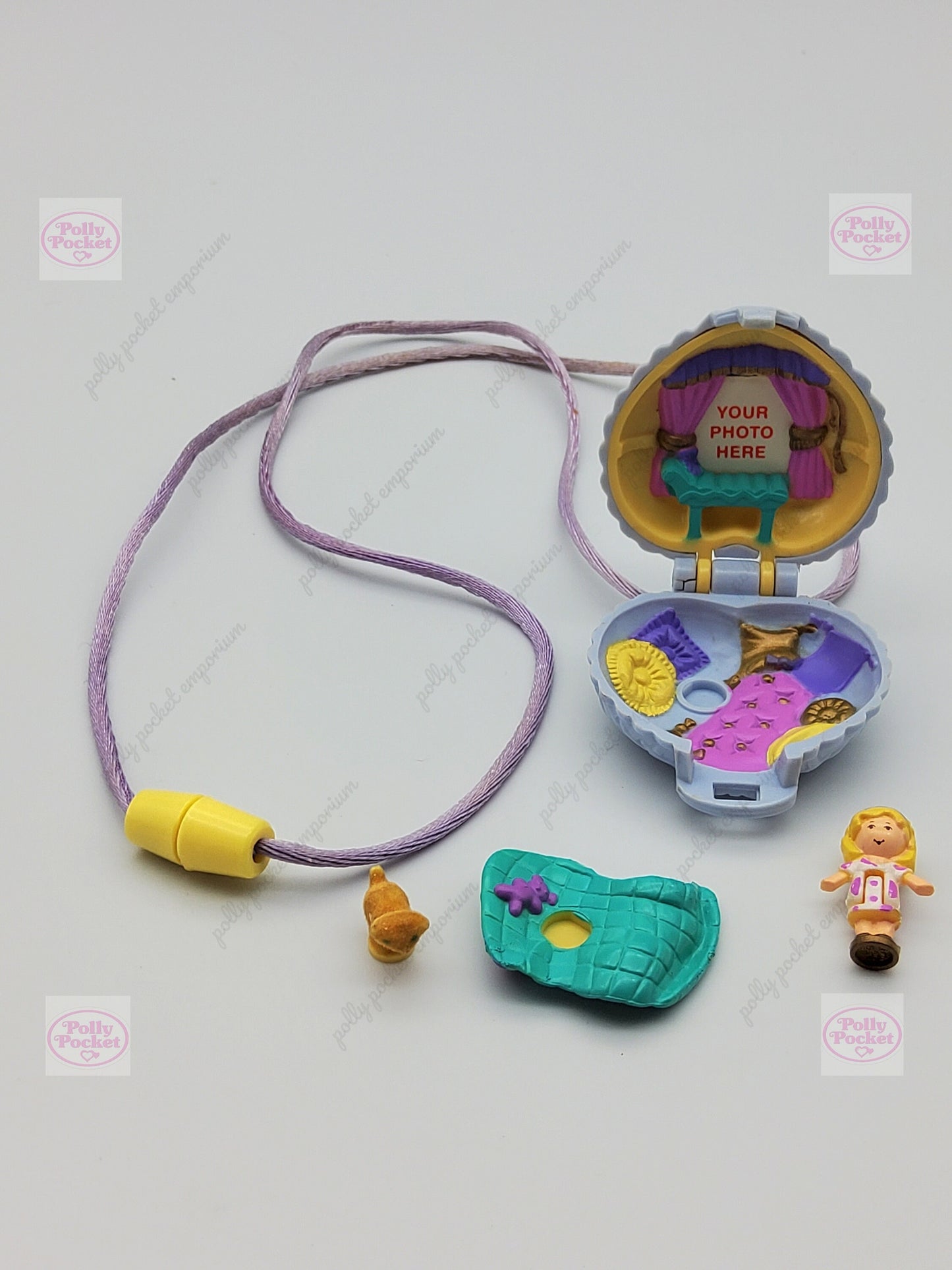 RARE Polly pocket fuzzy kitten locket 100% complete