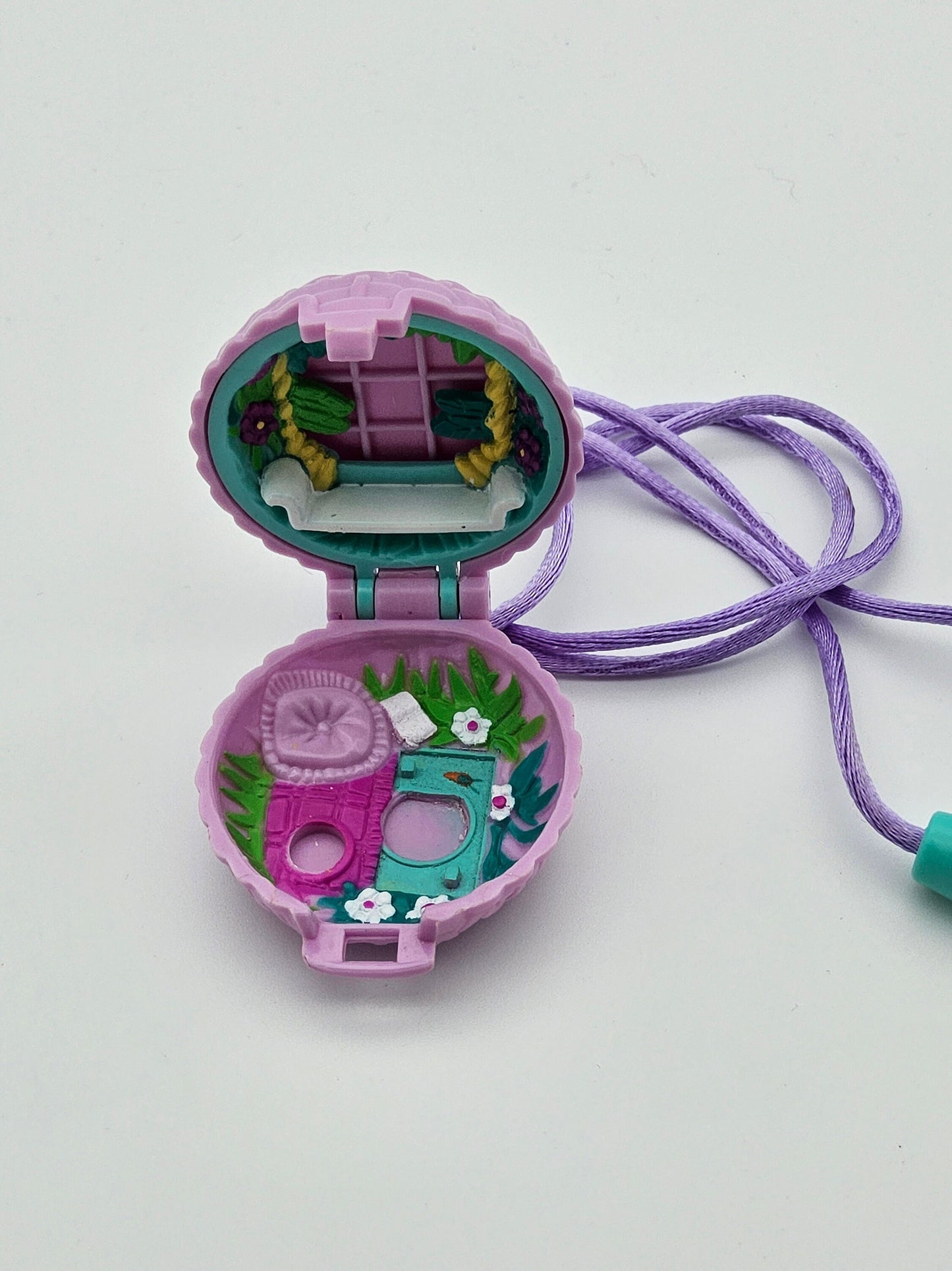 Polly pocket fuzzy bunnies locket 100% complete