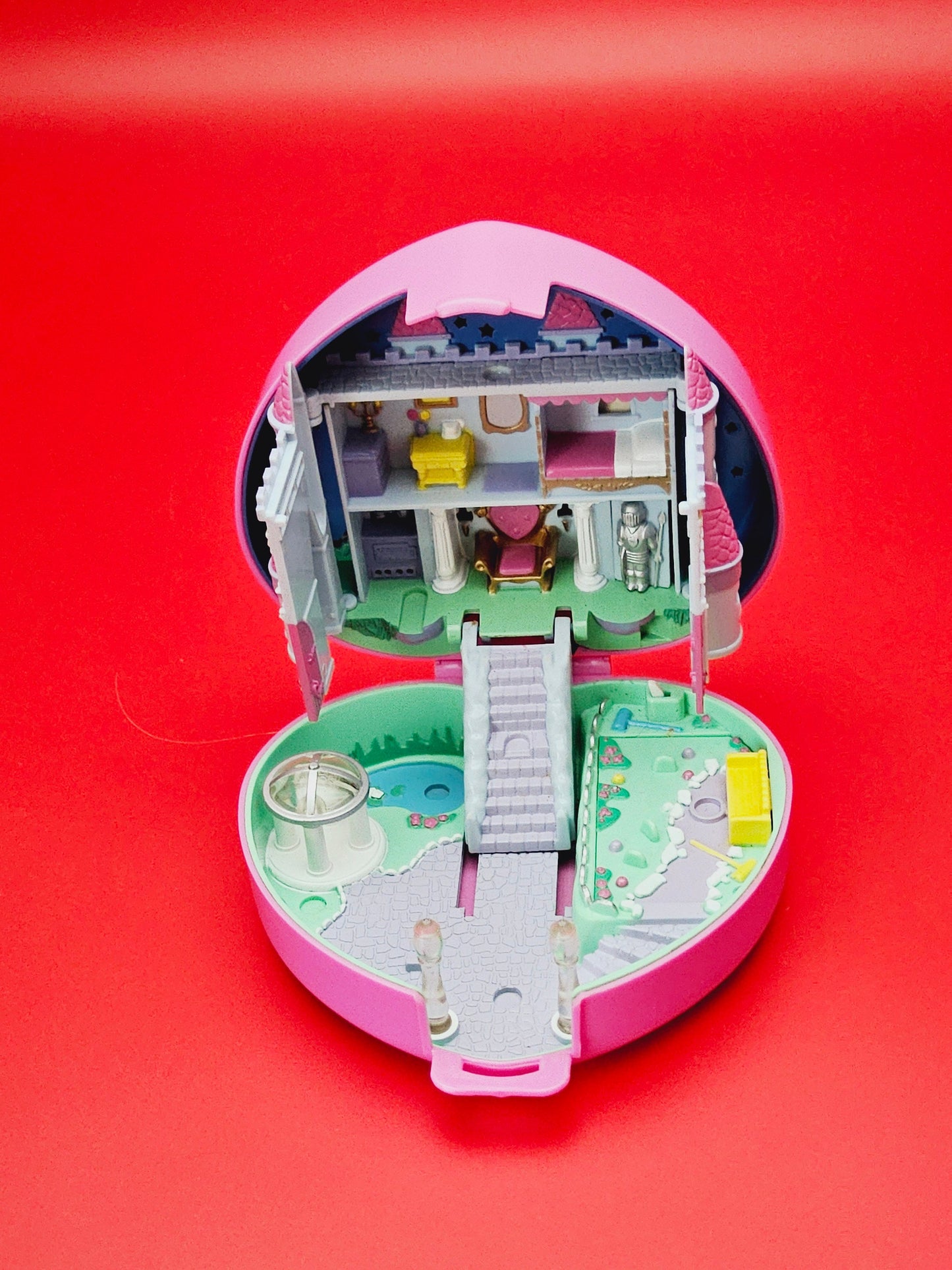 Polly pocket starlight castle 100% complete (lights not working)