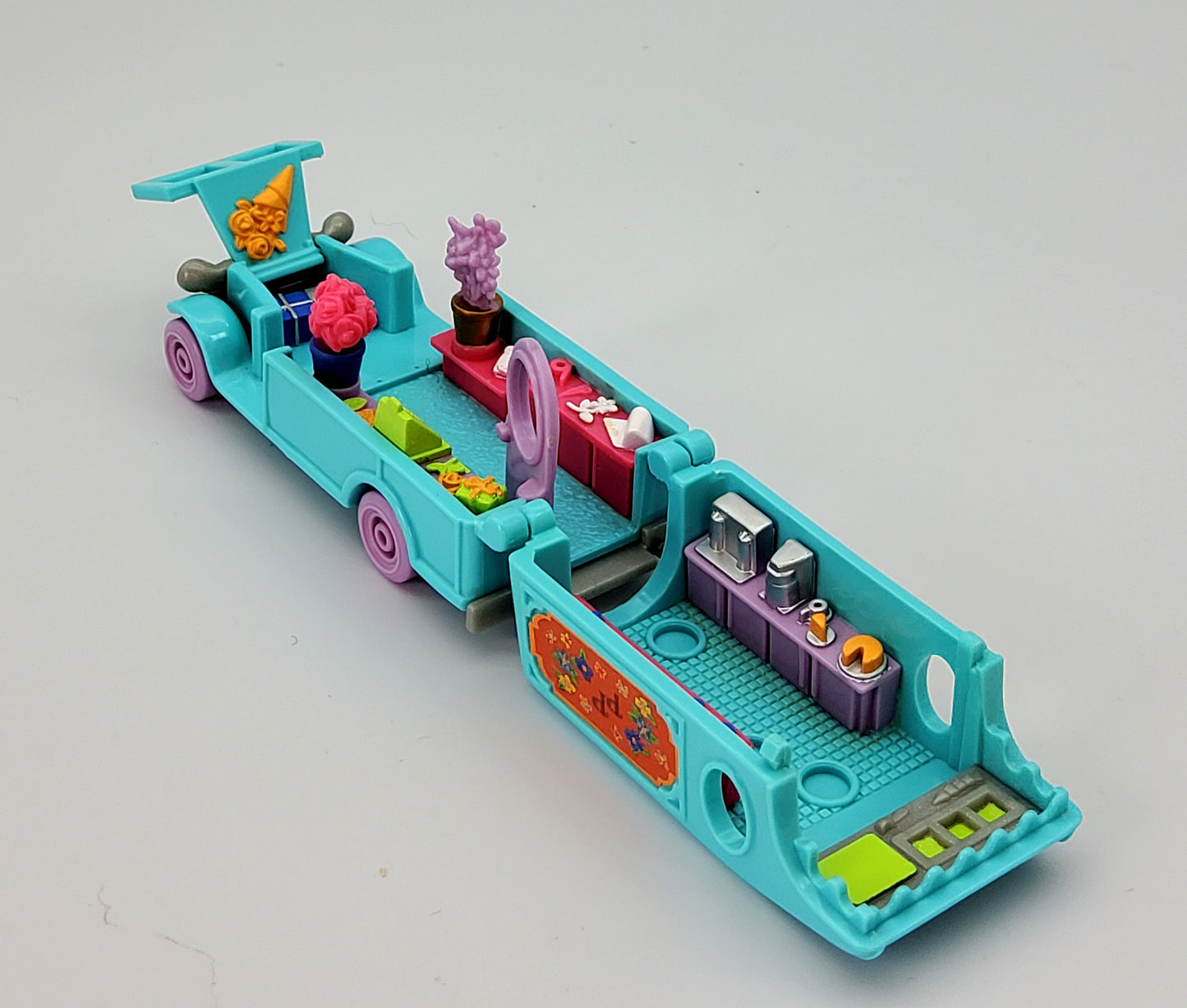 Polly pocket flower cafe on the go 100% complete
