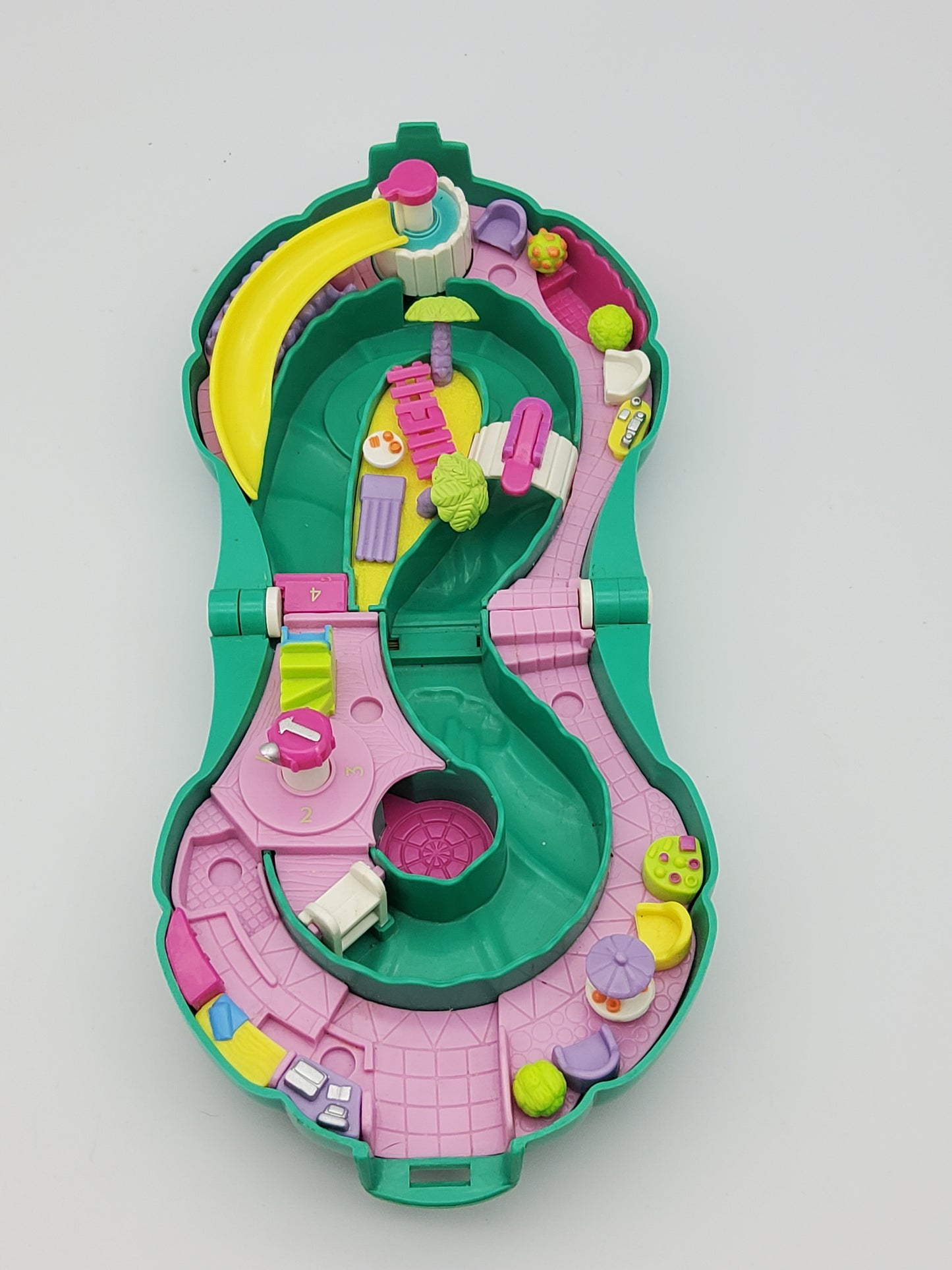 Polly pocket splash and slide 100% complete