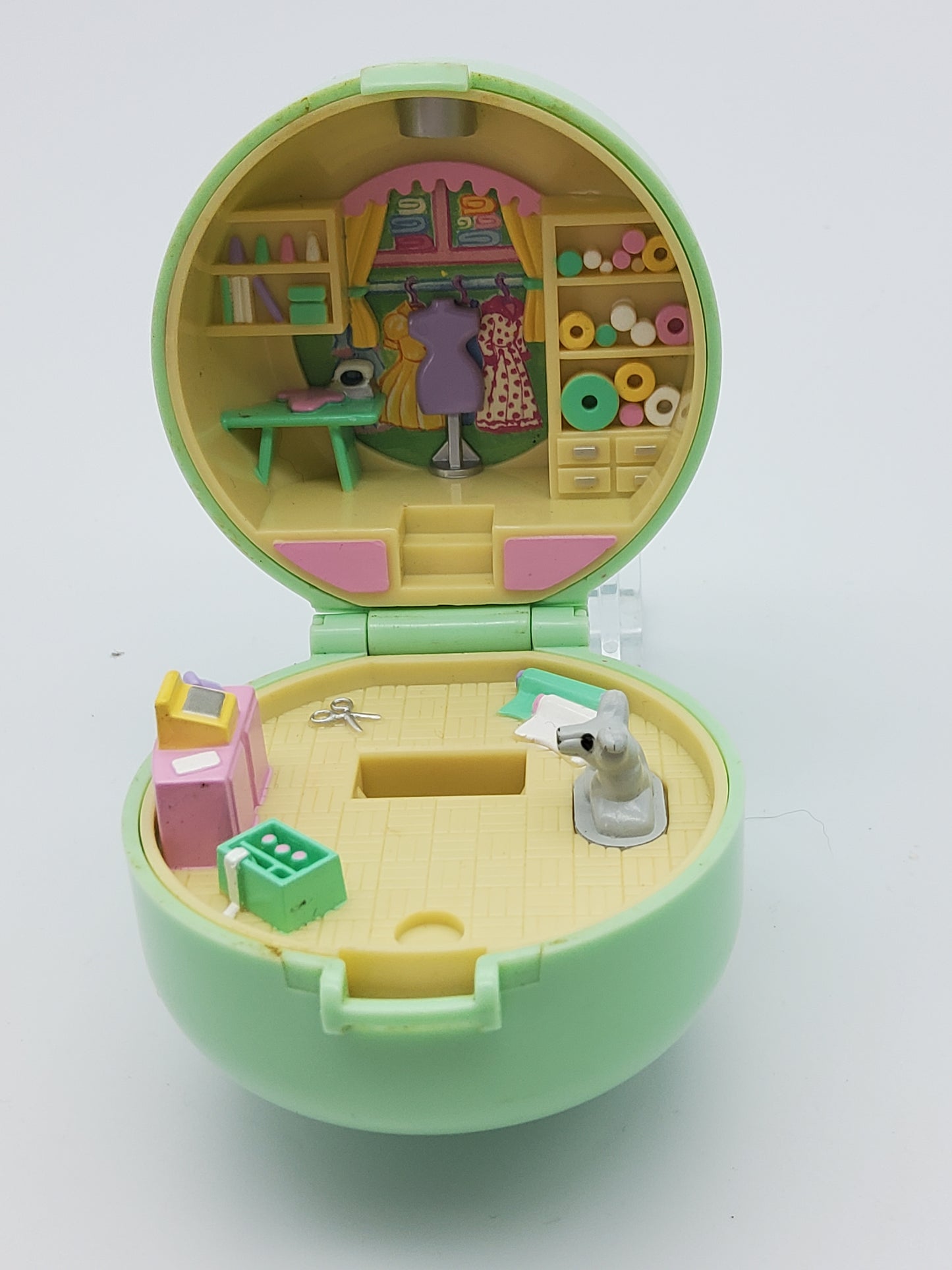 Polly pocket dazzling dressmaker ring case 100% complete