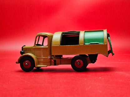 Dinky #252 bedford refuse wagon with original box
