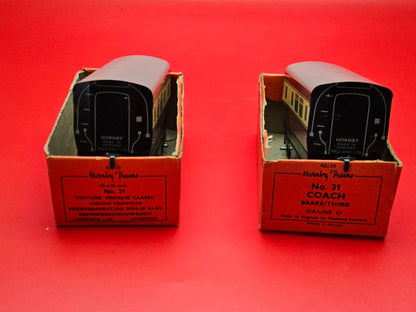 Pair of vintage Hornby coach #31 with lower boxes