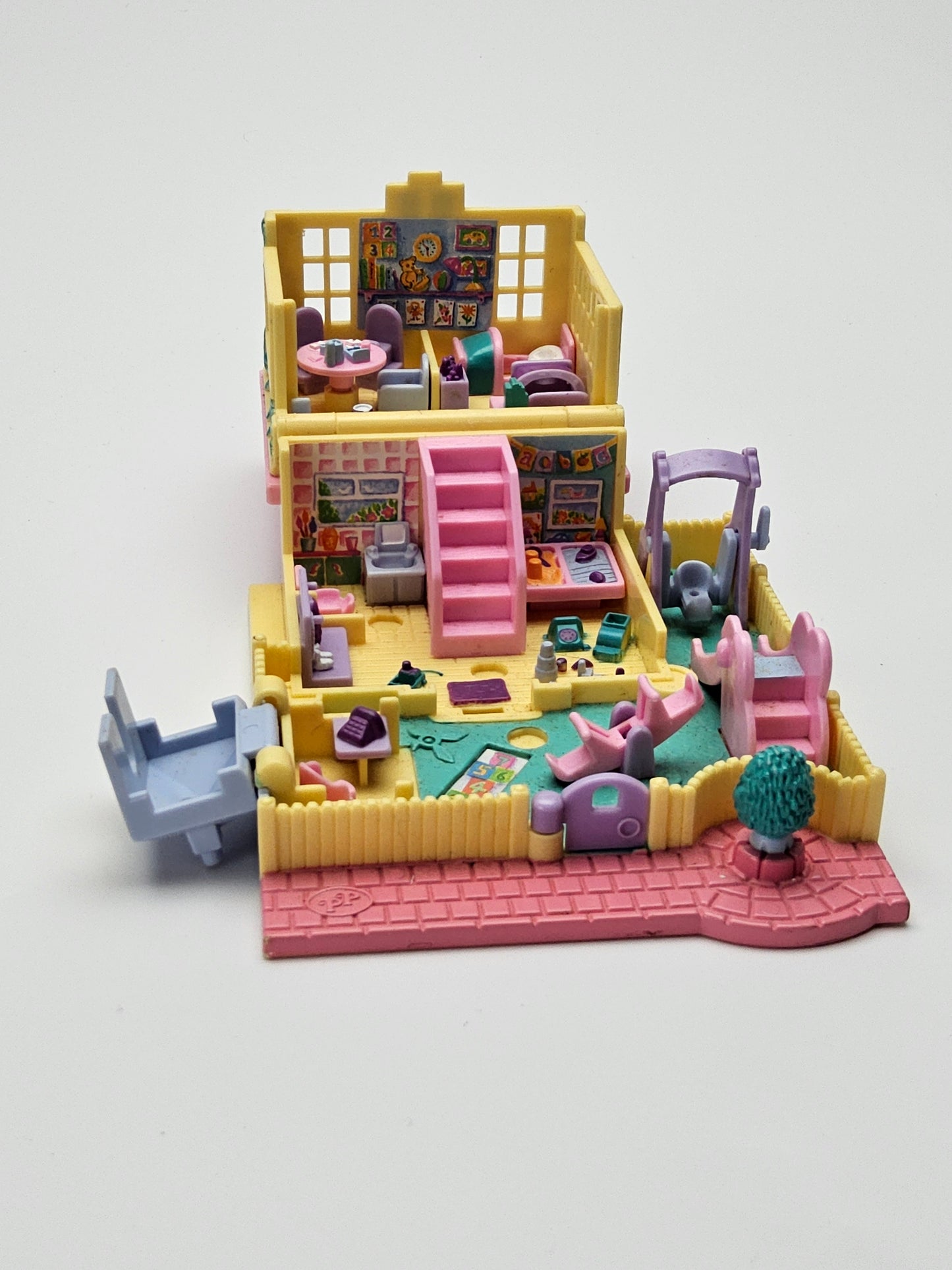 Polly pocket Pollyville nursery 100% complete