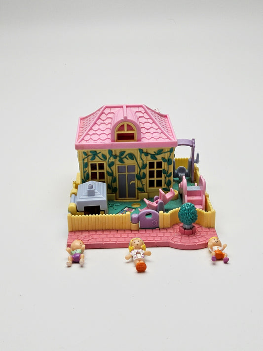 Polly pocket Pollyville nursery 100% complete