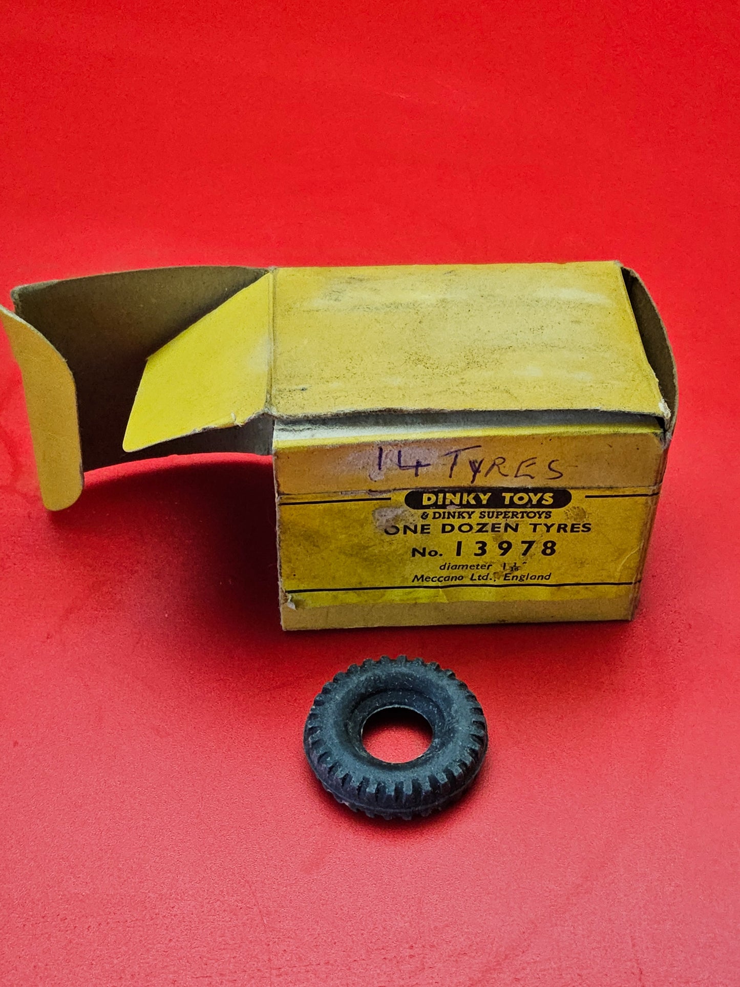 Dinky toy #13978 14 tyres with original box