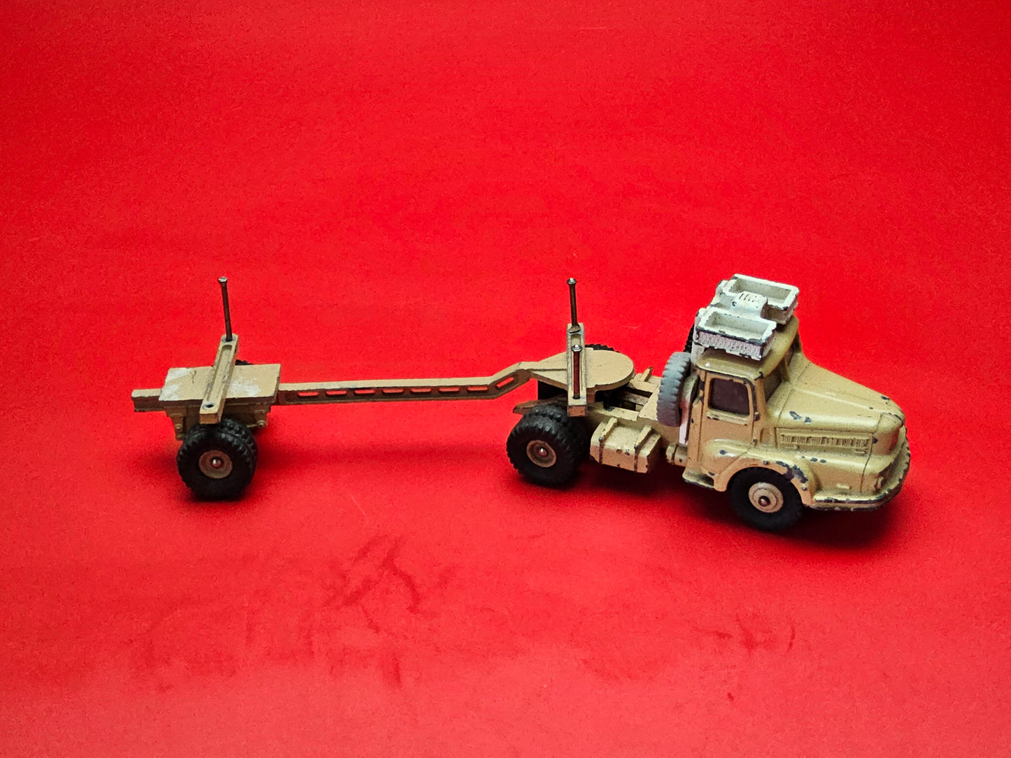 Saharien pipe truck cab x2, trailer x1, pipes x3