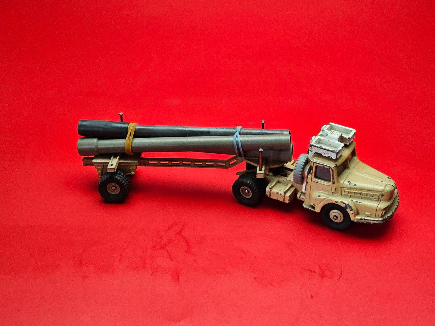 Saharien pipe truck cab x2, trailer x1, pipes x3