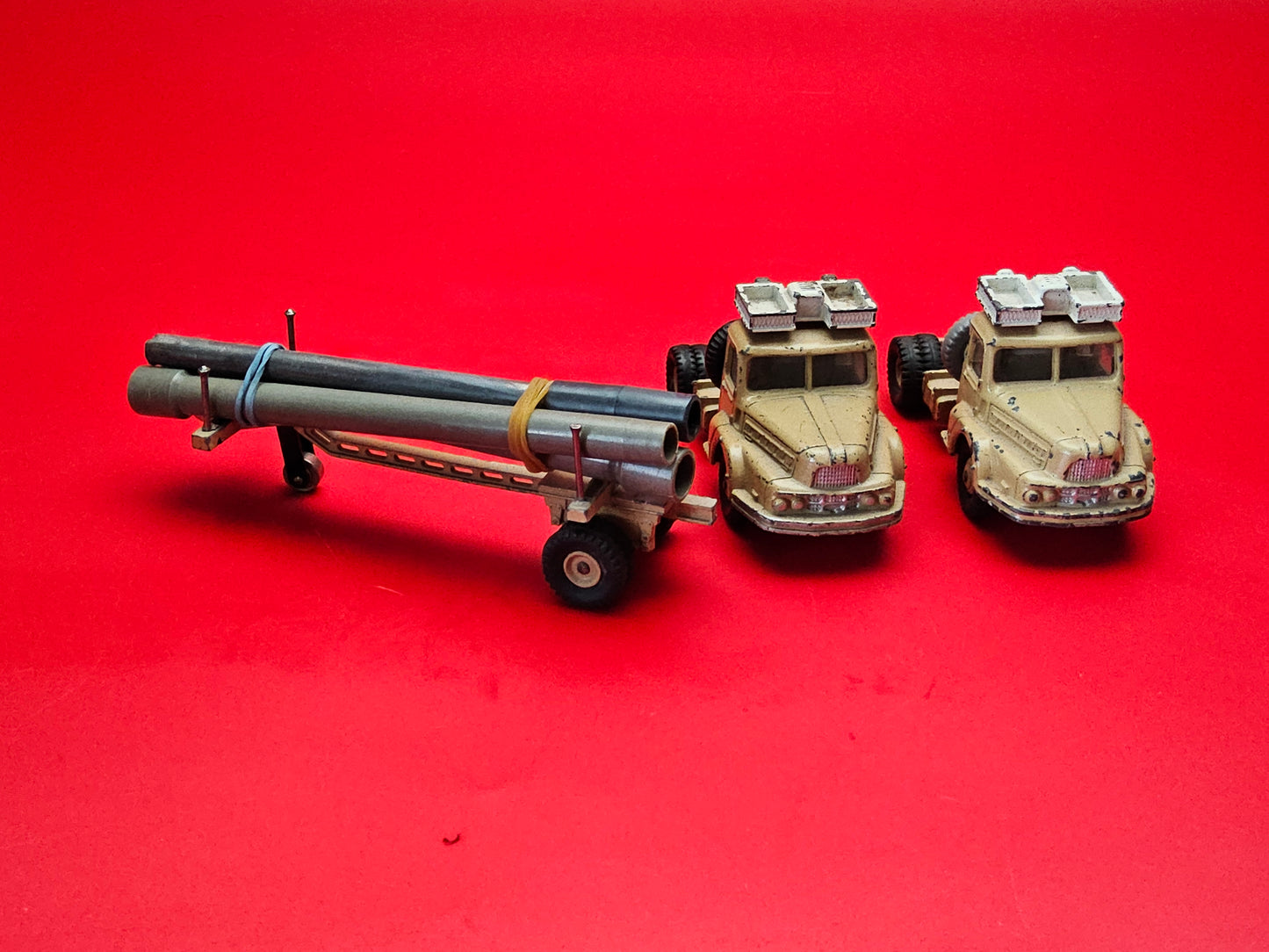 Saharien pipe truck cab x2, trailer x1, pipes x3