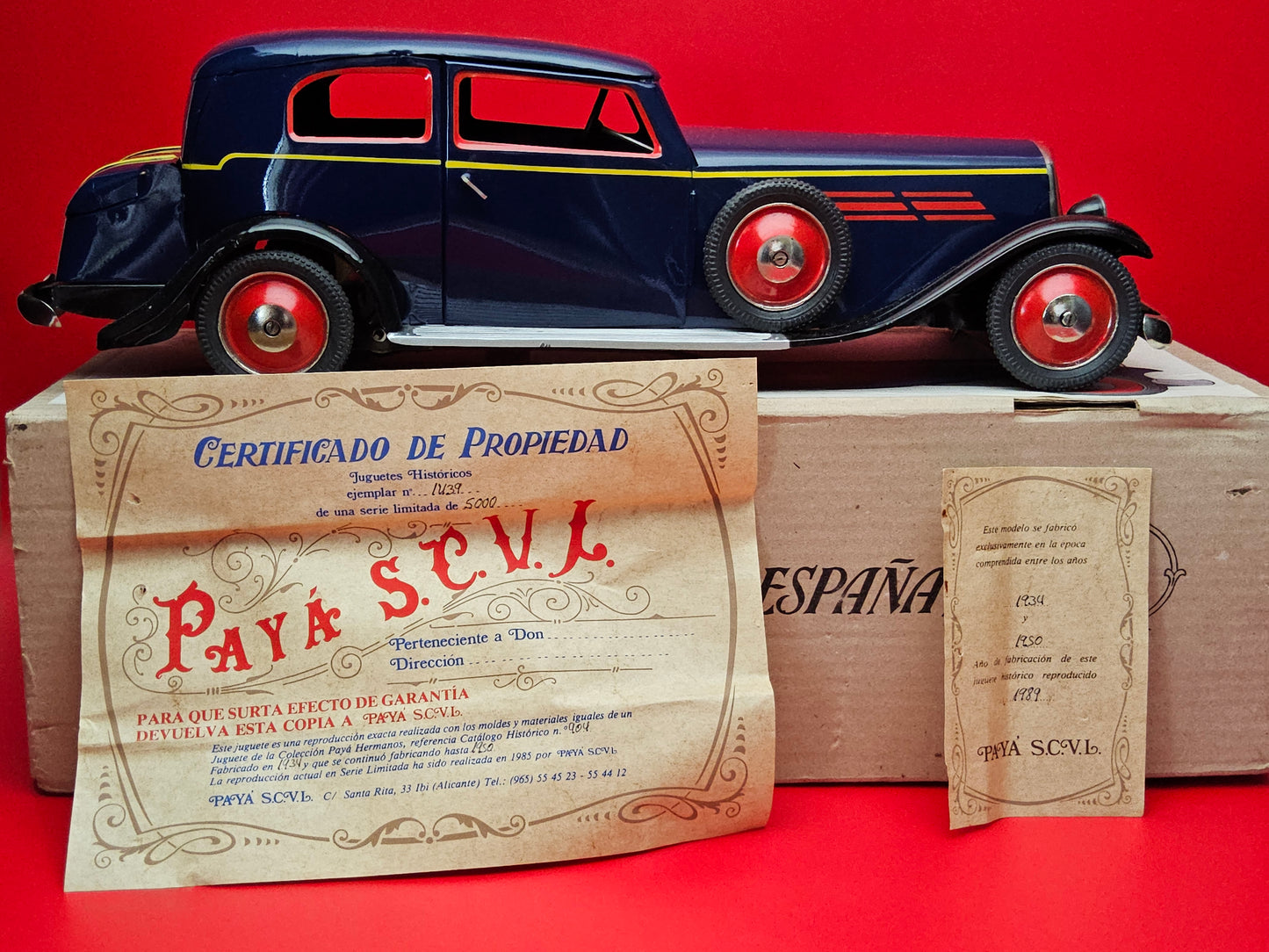 Tin plate Paya wind up car with original box