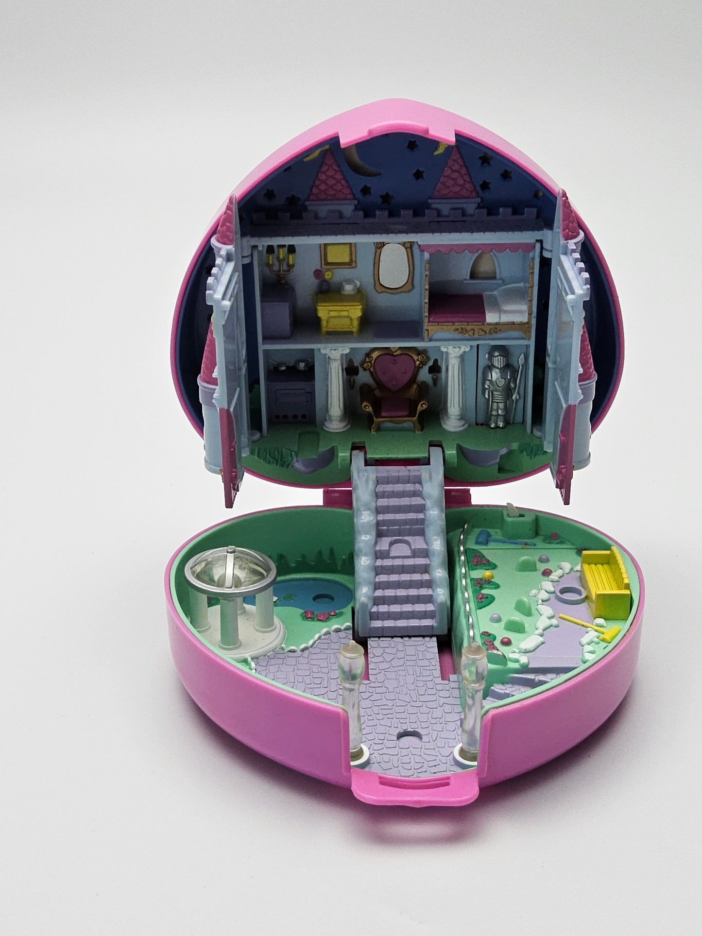 Polly pocket star light castle 100% complete (lights not working)
