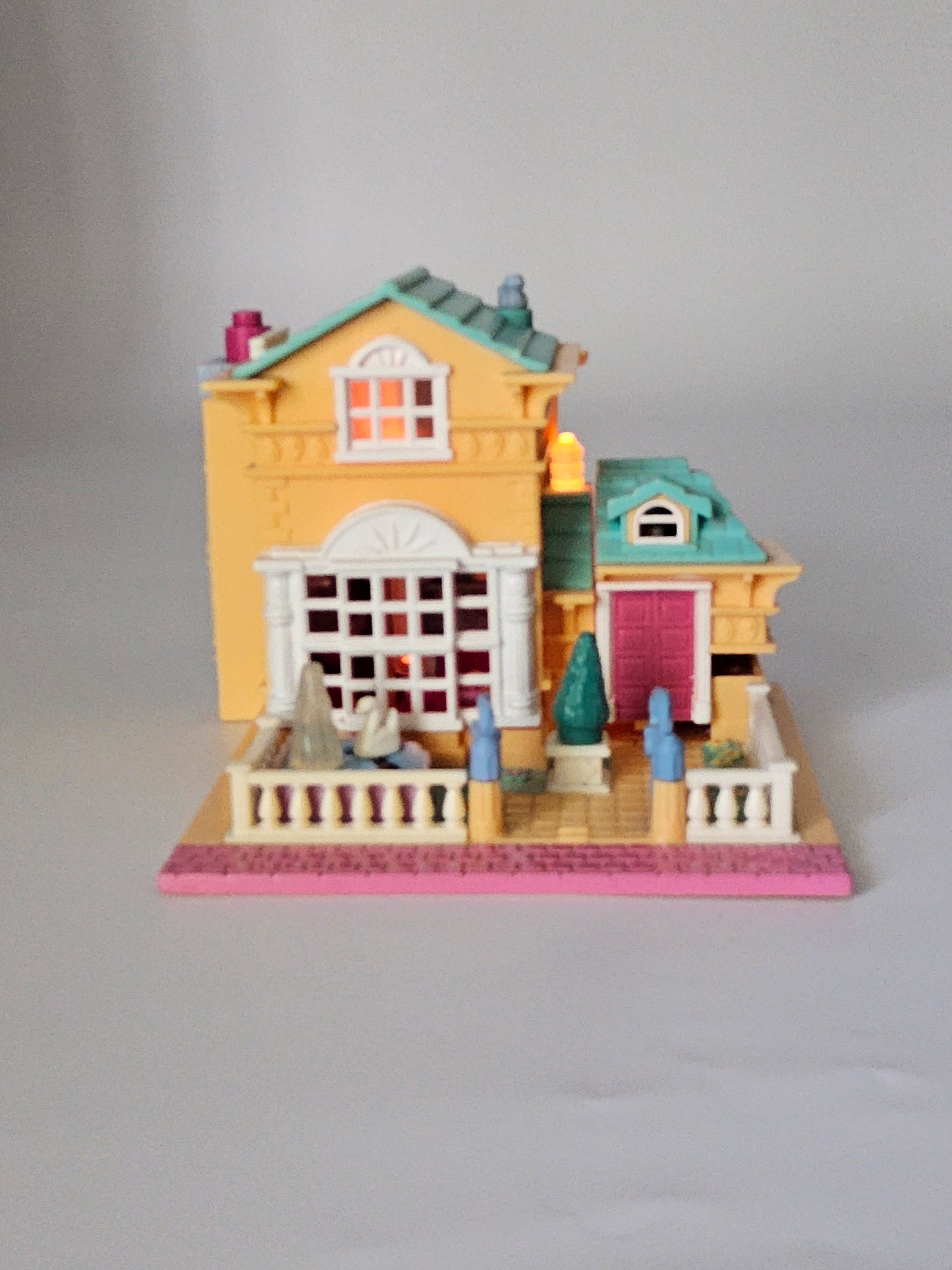 Polly pocket light up hotel 100% complete