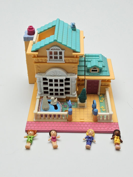 Polly pocket light up hotel 100% complete