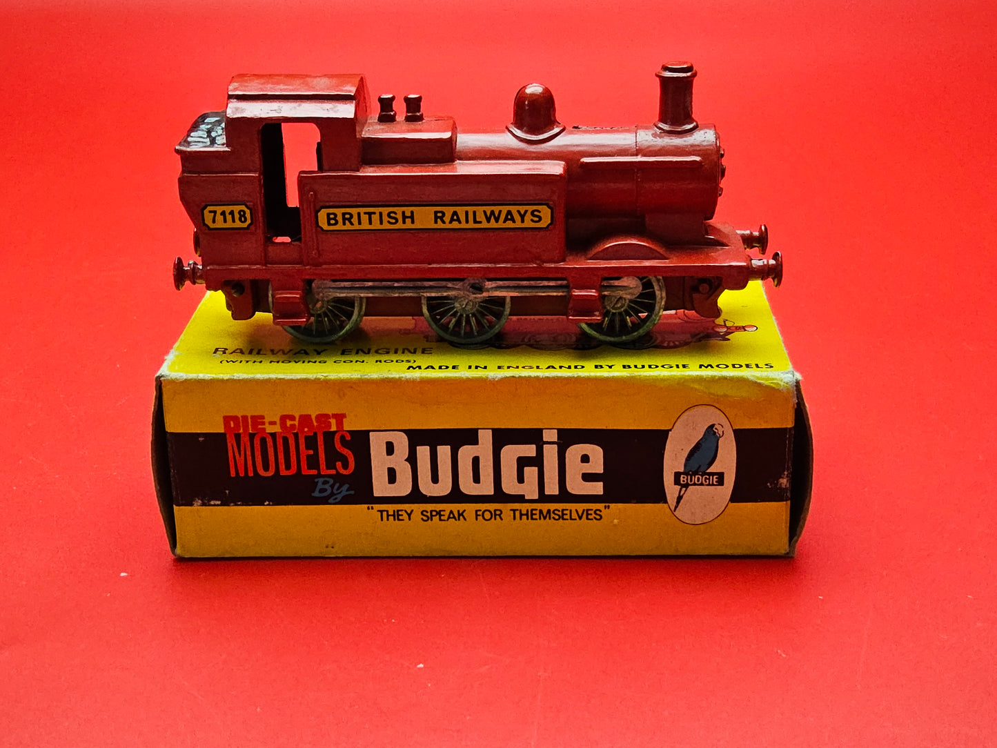 Budgie British railways 7118 railway engine boxed