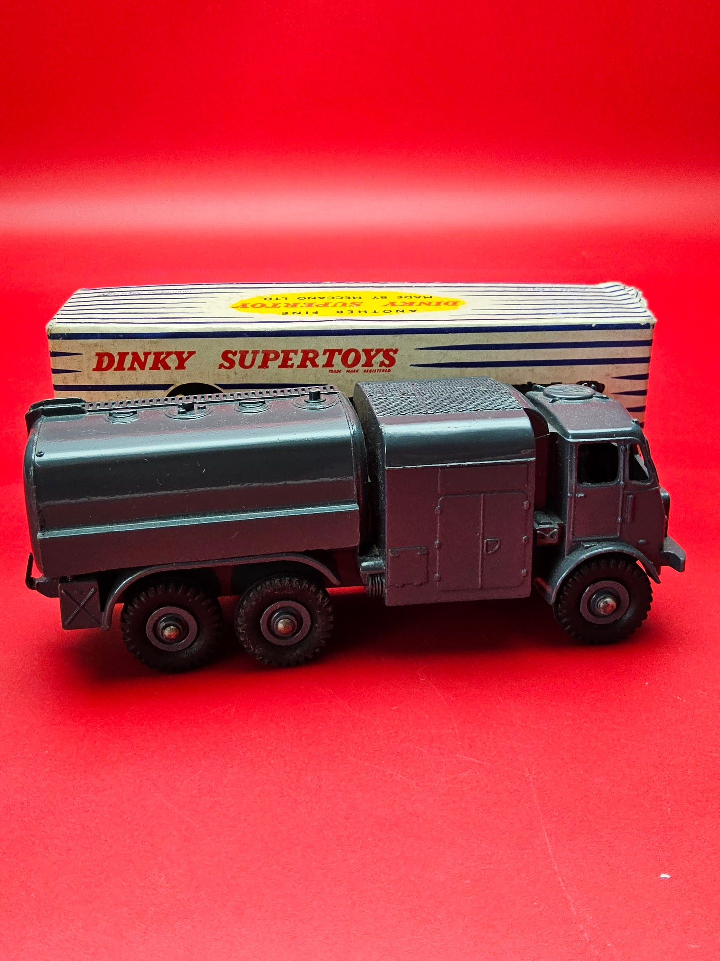 Dinky #642 military model pressure refueller with original box