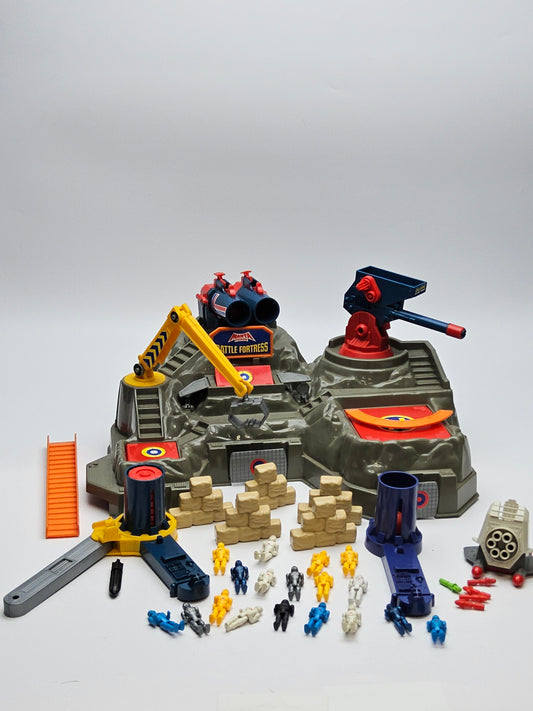 Vintage manta force battld fortress with accessories