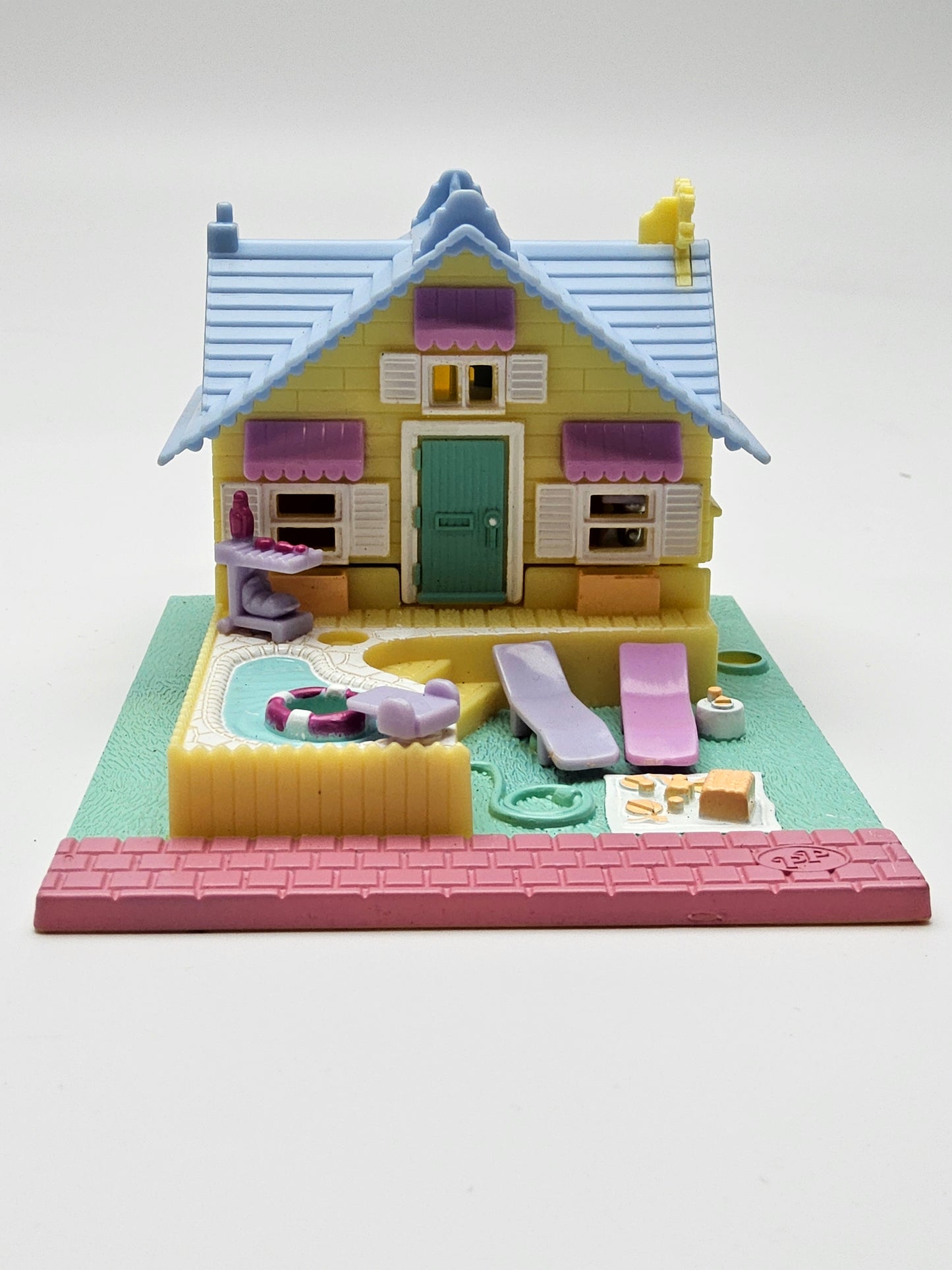 Polly pocket summer house 100% complete