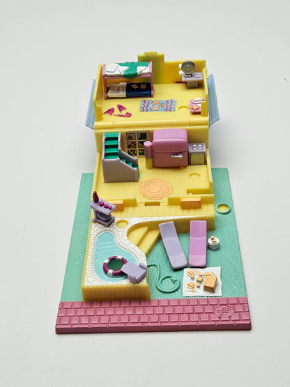 Polly pocket summer house 100% complete