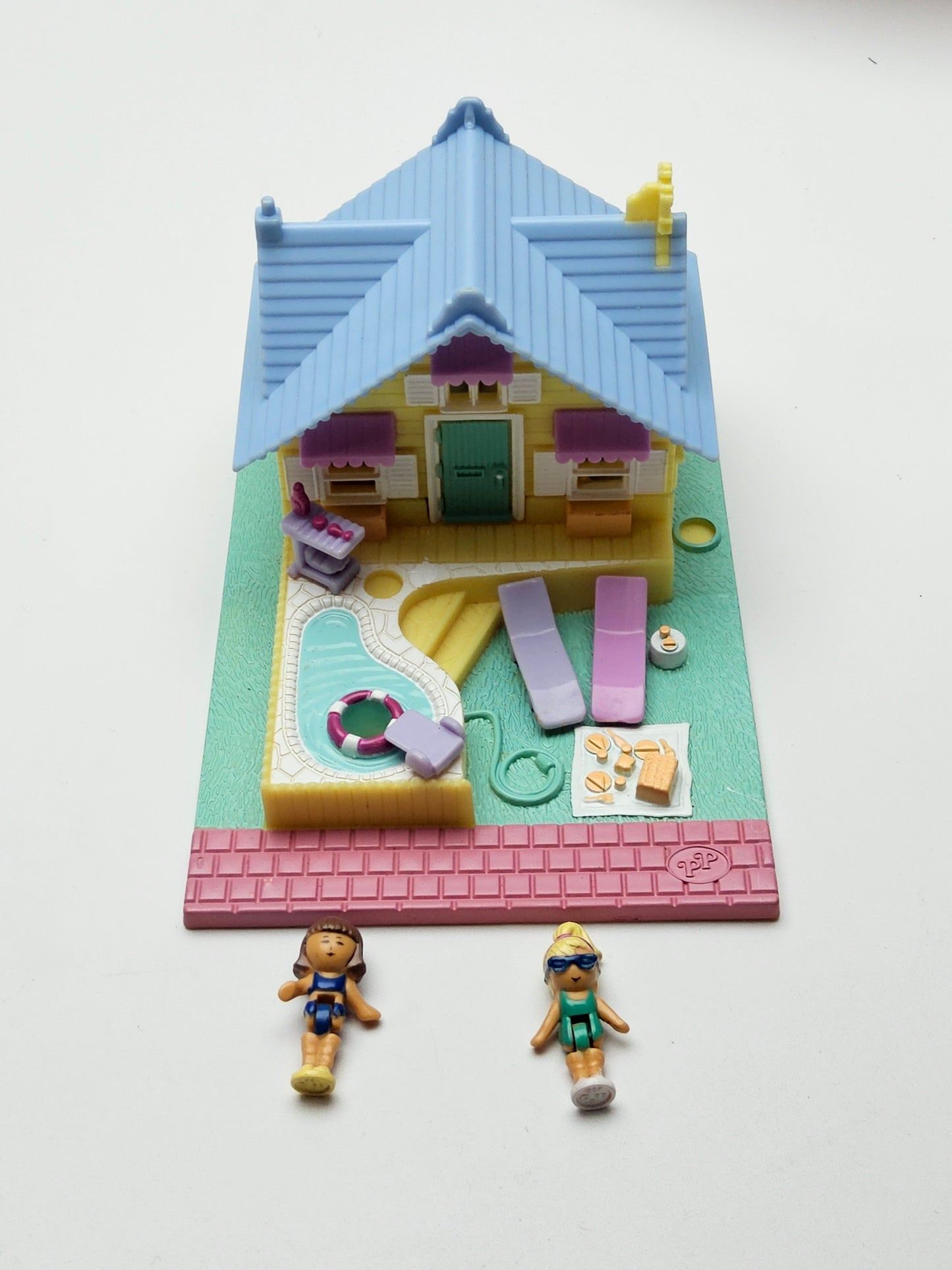 Polly pocket summer house 100% complete
