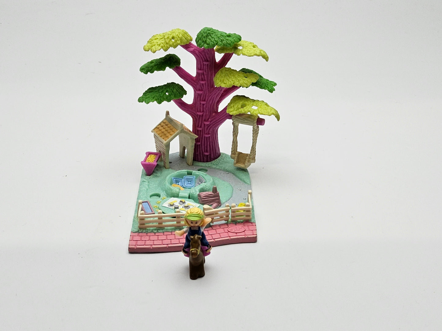 Polly pocket shady tree 100% complete