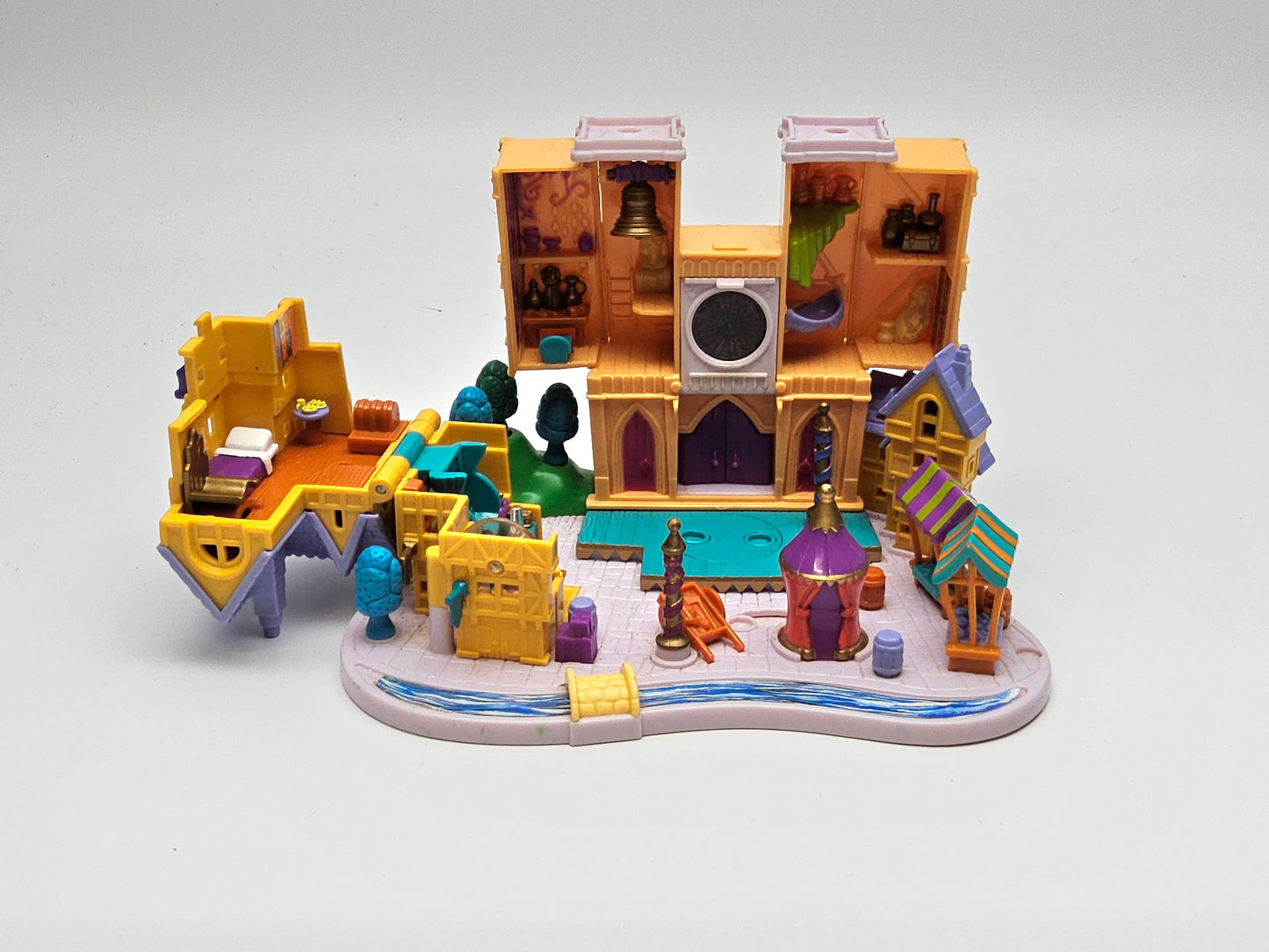 Polly pocket hunchback of Notredame 100% complete (lights working)