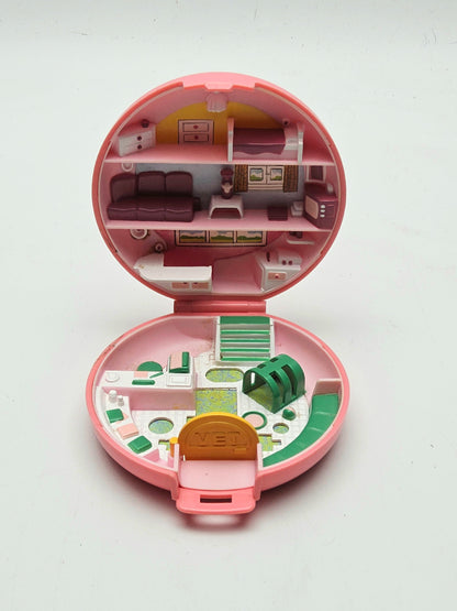 Polly pocket Buttons animal hospital (100% complete)
