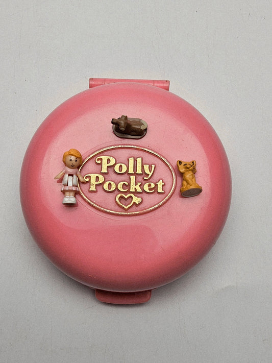 Polly pocket Buttons animal hospital (100% complete)