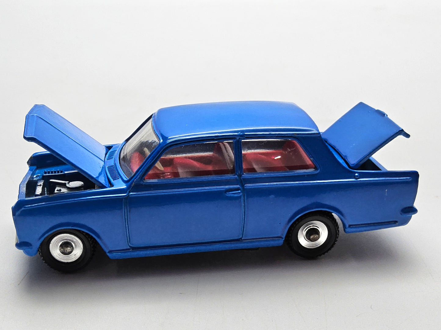 Dinky 136- vauxhall Viva