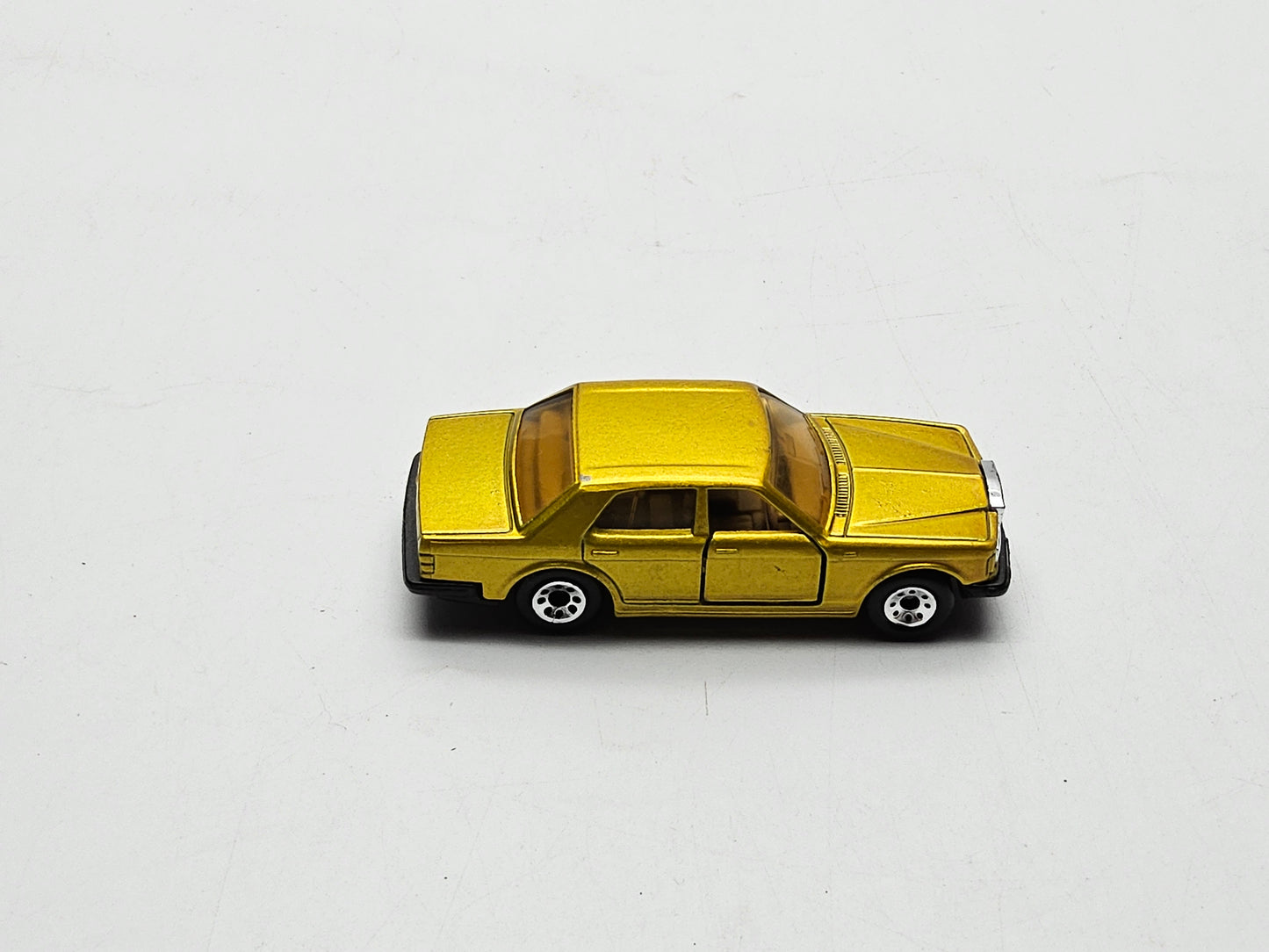 Matchbox rolls royce silver spirit