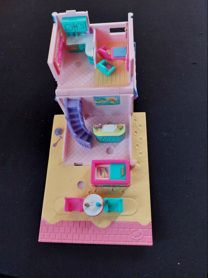 Polly pocket 100% complete variation beach cafe
