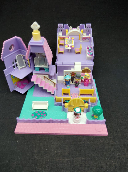 Polly pocket wedding chapel 100% complete