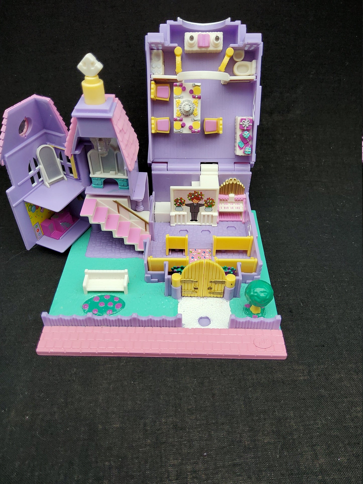 Polly pocket wedding chapel 100% complete