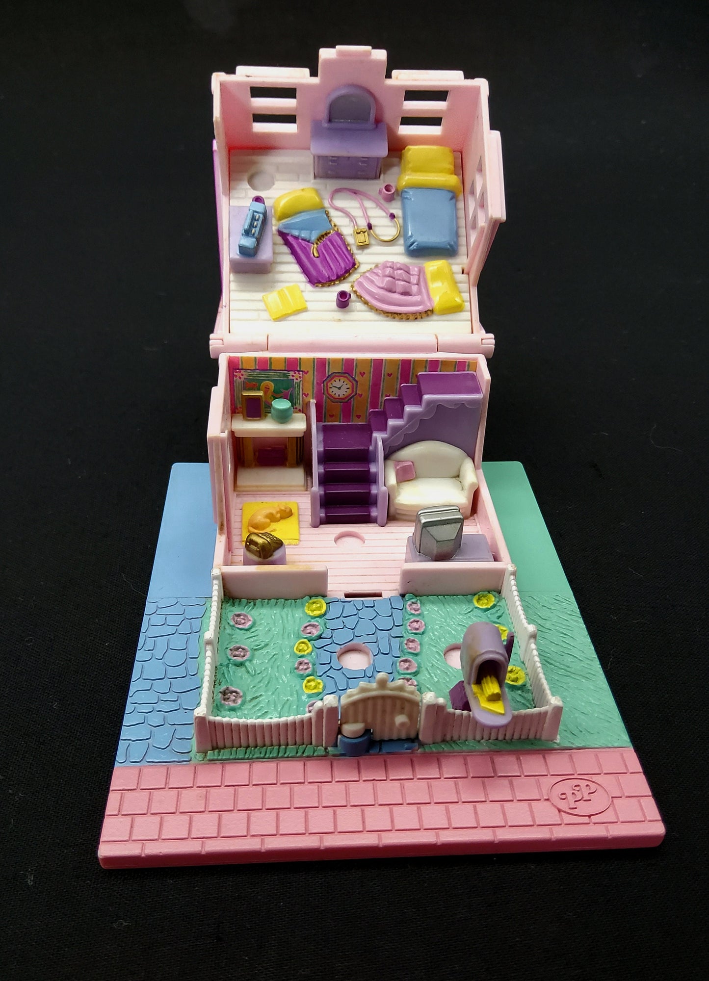 Polly pocket variation cozy cottage 100% complete